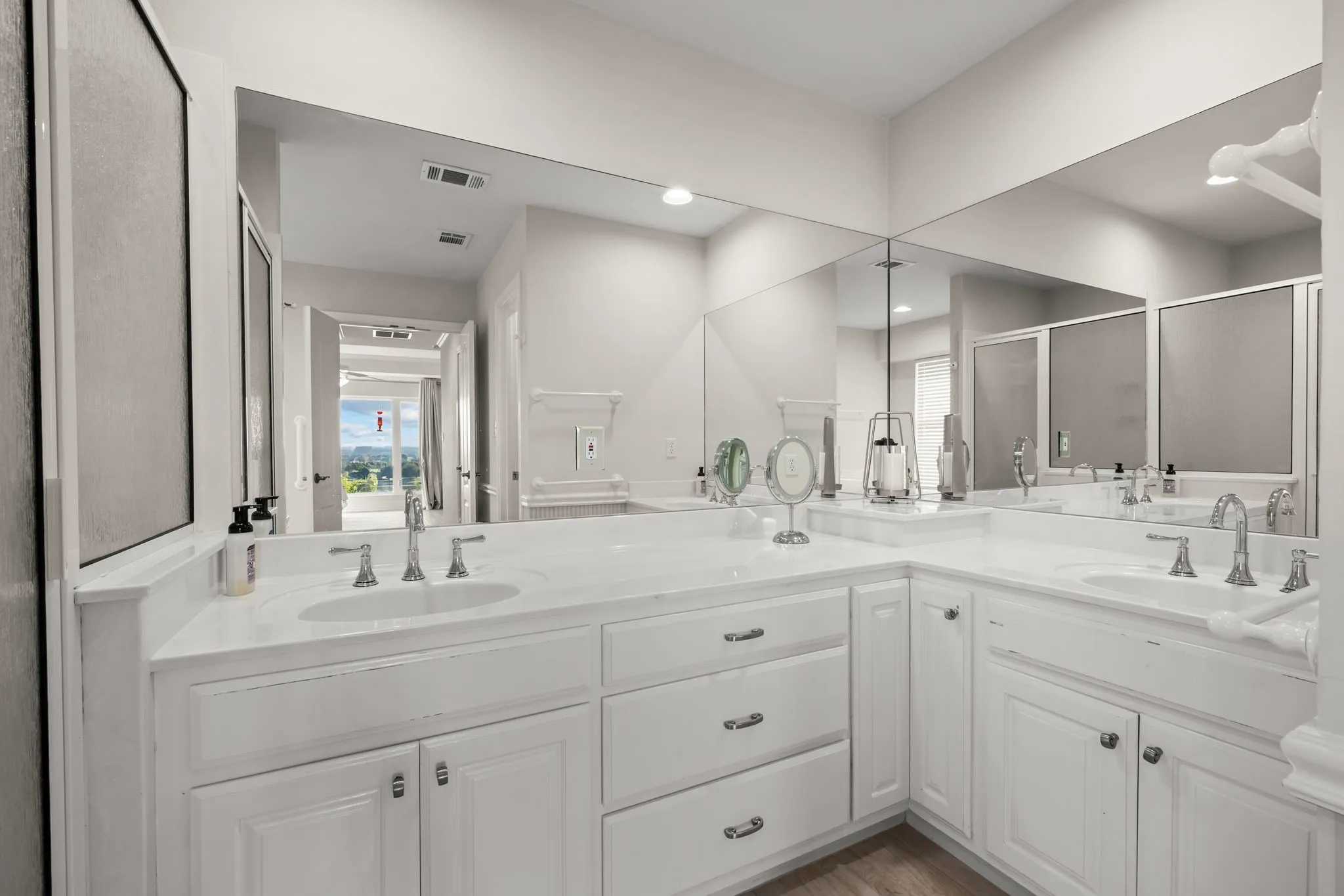 Single Family Residence For Sale in Hood County , 1203 Horizon Court, Granbury, Texas 76049, 3 Bedroom, 3 Bathroom, 2 Garage spaces, 2,137 Sqft, built in 1999, mls#21405593, Real Estate Agent in Granbury, Homes For Sale in Hood county, Homes For Sale in Granbury, Realtor in Granbury Texas, Real Estate Brokerage Independent Realty Texas, Luminita Cordes Realtor