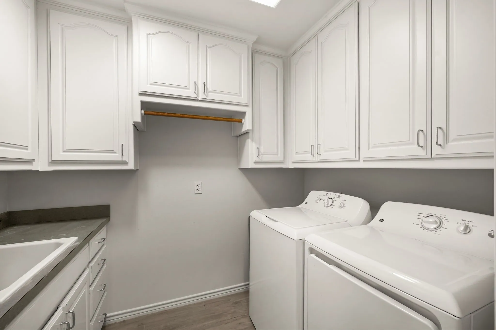 Single Family Residence For Sale in Hood County , 1203 Horizon Court, Granbury, Texas 76049, 3 Bedroom, 3 Bathroom, 2 Garage spaces, 2,137 Sqft, built in 1999, mls#21405593, Real Estate Agent in Granbury, Homes For Sale in Hood county, Homes For Sale in Granbury, Realtor in Granbury Texas, Real Estate Brokerage Independent Realty Texas, Luminita Cordes Realtor