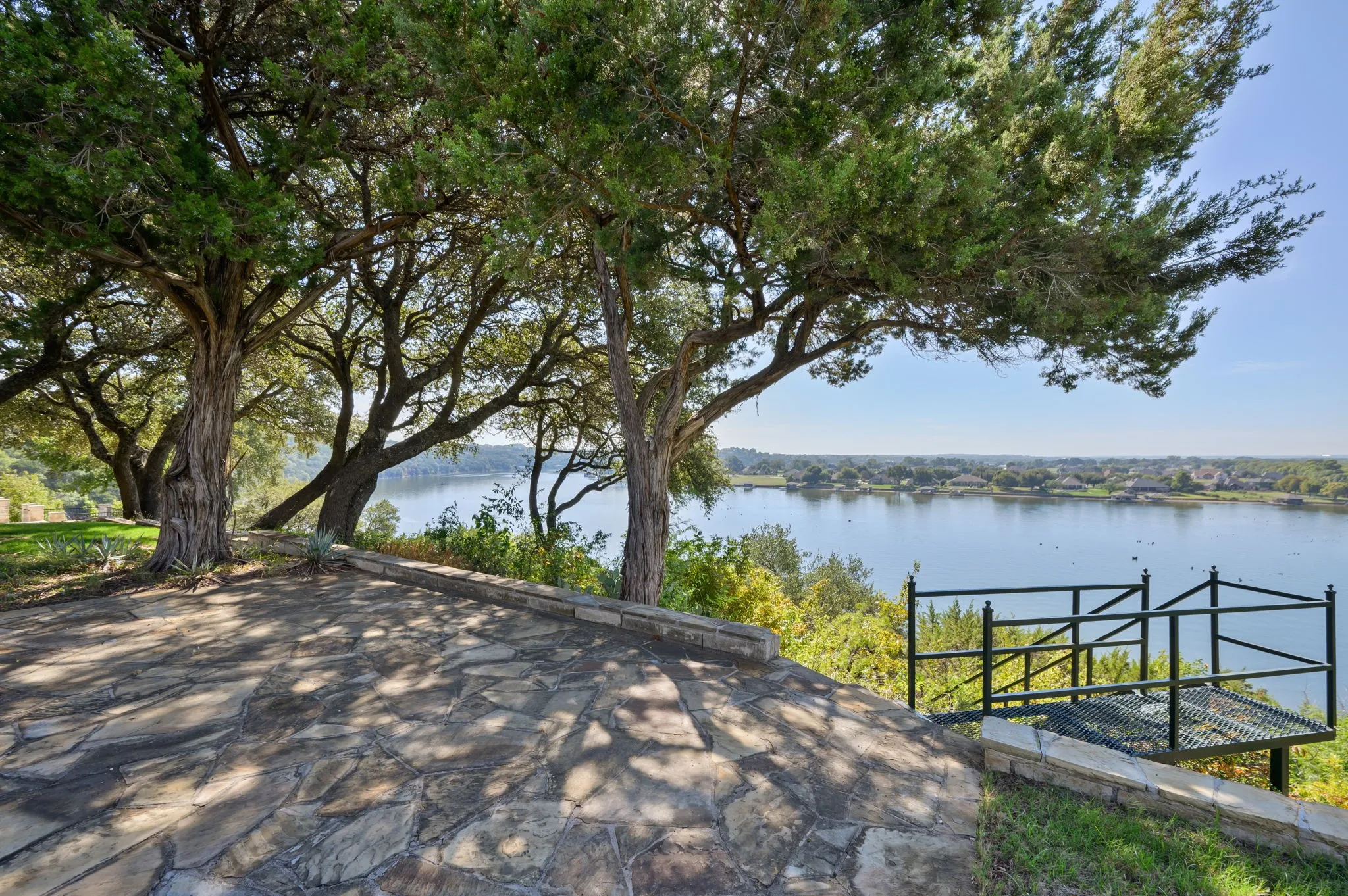Single Family Residence For Sale in Hood County , 1203 Horizon Court, Granbury, Texas 76049, 3 Bedroom, 3 Bathroom, 2 Garage spaces, 2,137 Sqft, built in 1999, mls#21405593, Real Estate Agent in Granbury, Homes For Sale in Hood county, Homes For Sale in Granbury, Realtor in Granbury Texas, Real Estate Brokerage Independent Realty Texas, Luminita Cordes Realtor
