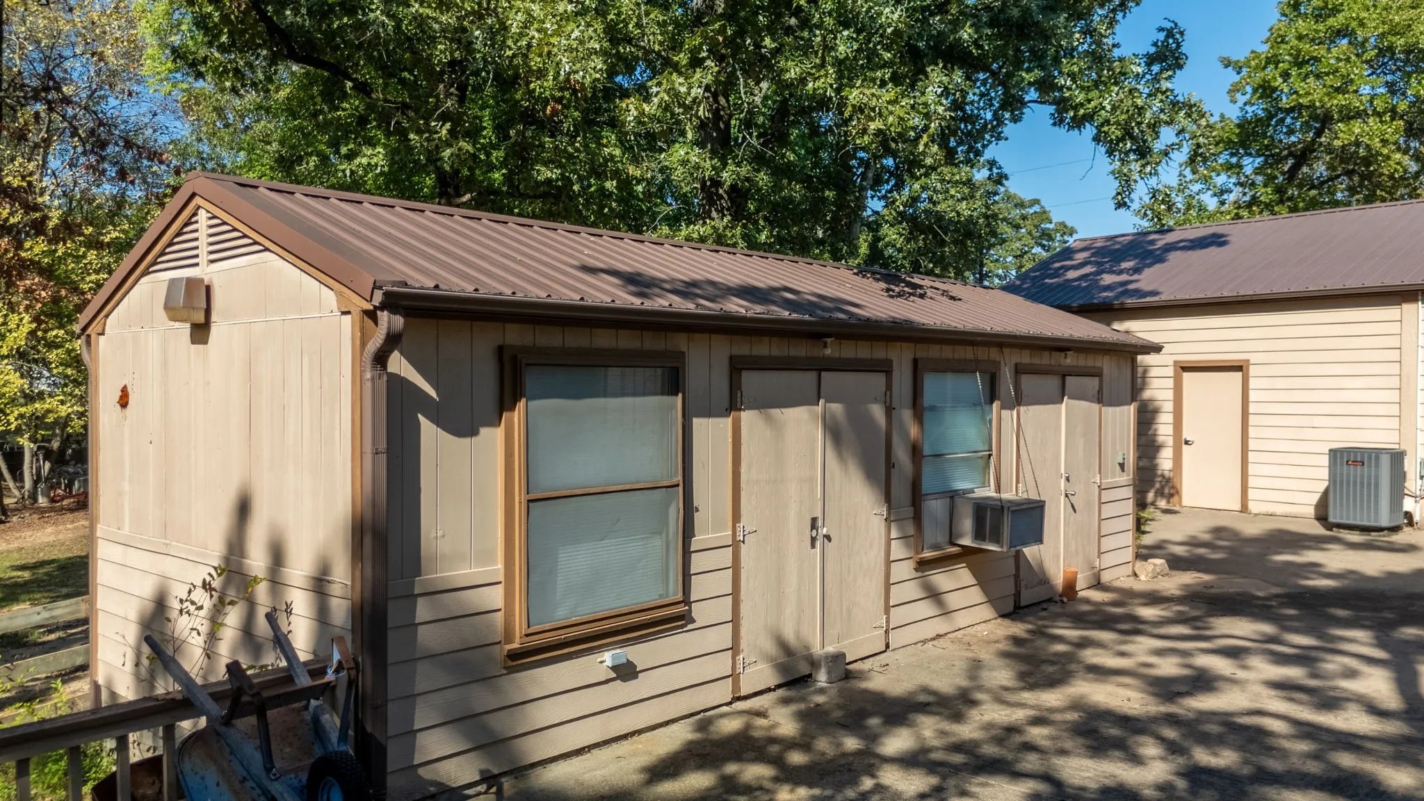 Detached 30x13 Building great for a game-room!