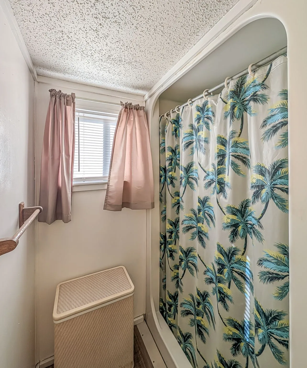 Single Family Residence For Sale in Rains County , 274 Private Road 7717, Emory, Texas 75440, 3 Bedroom, 2 Bathroom, 1 Garage spaces, 1,260 Sqft, built in 1988, mls#21408749, Real Estate Agent in Emory, Homes For Sale in Rains county, Homes For Sale in Emory, Realtor in Emory Texas, Real Estate Brokerage Independent Realty Texas, Luminita Cordes Realtor
