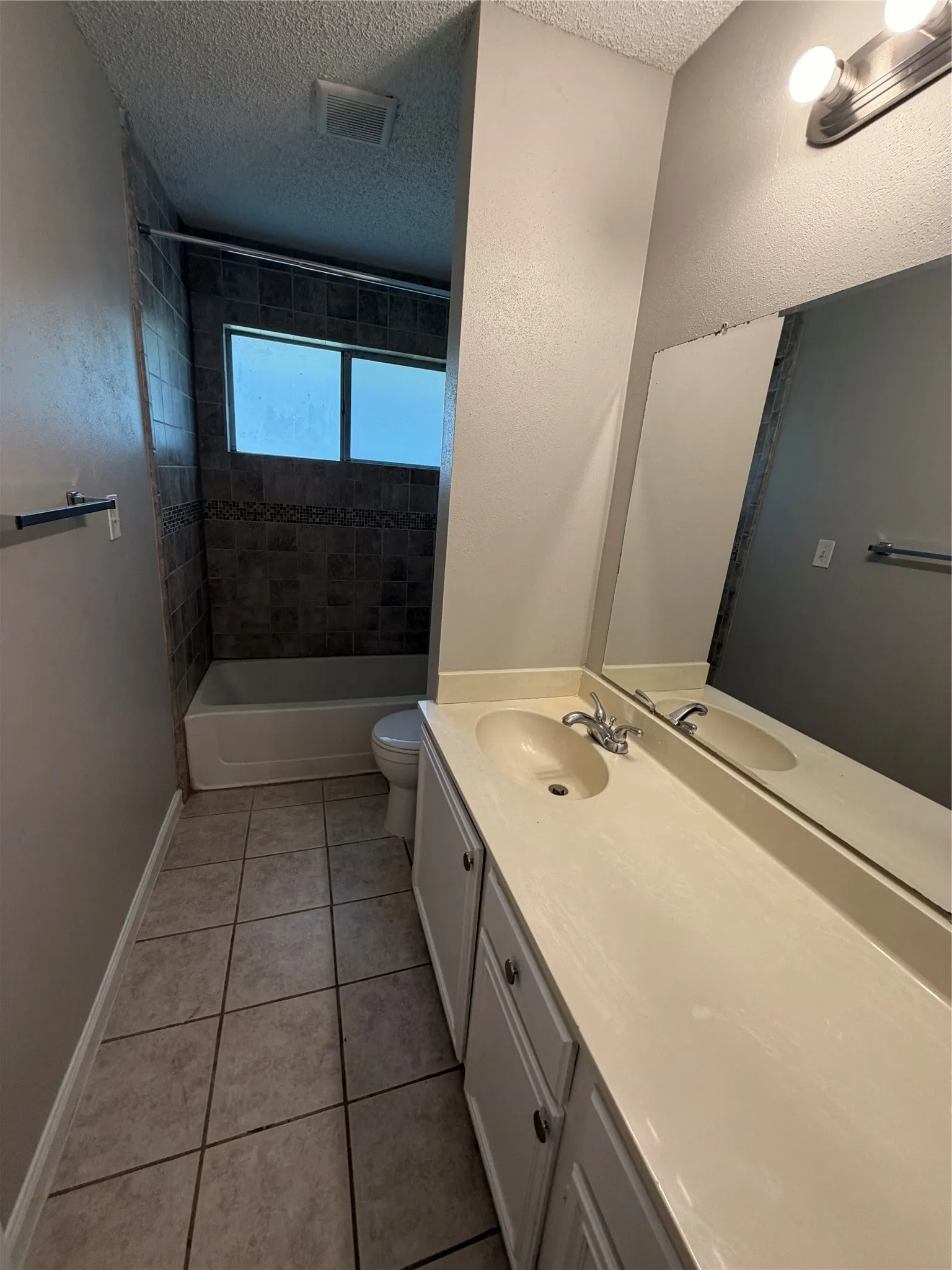 Single Family Residence For Rent in Tarrant County , 1221 Brooklawn Drive, Arlington, Texas 76018, 4 Bedroom, 2 Bathroom, 2 Garage spaces, 1,606 Sqft, built in 1987, mls#21409601, Real Estate Agent in Arlington, Homes For Rent in Tarrant county, Homes For Rent in Arlington, Realtor in Arlington Texas, Real Estate Brokerage Independent Realty Texas, Luminita Cordes Realtor