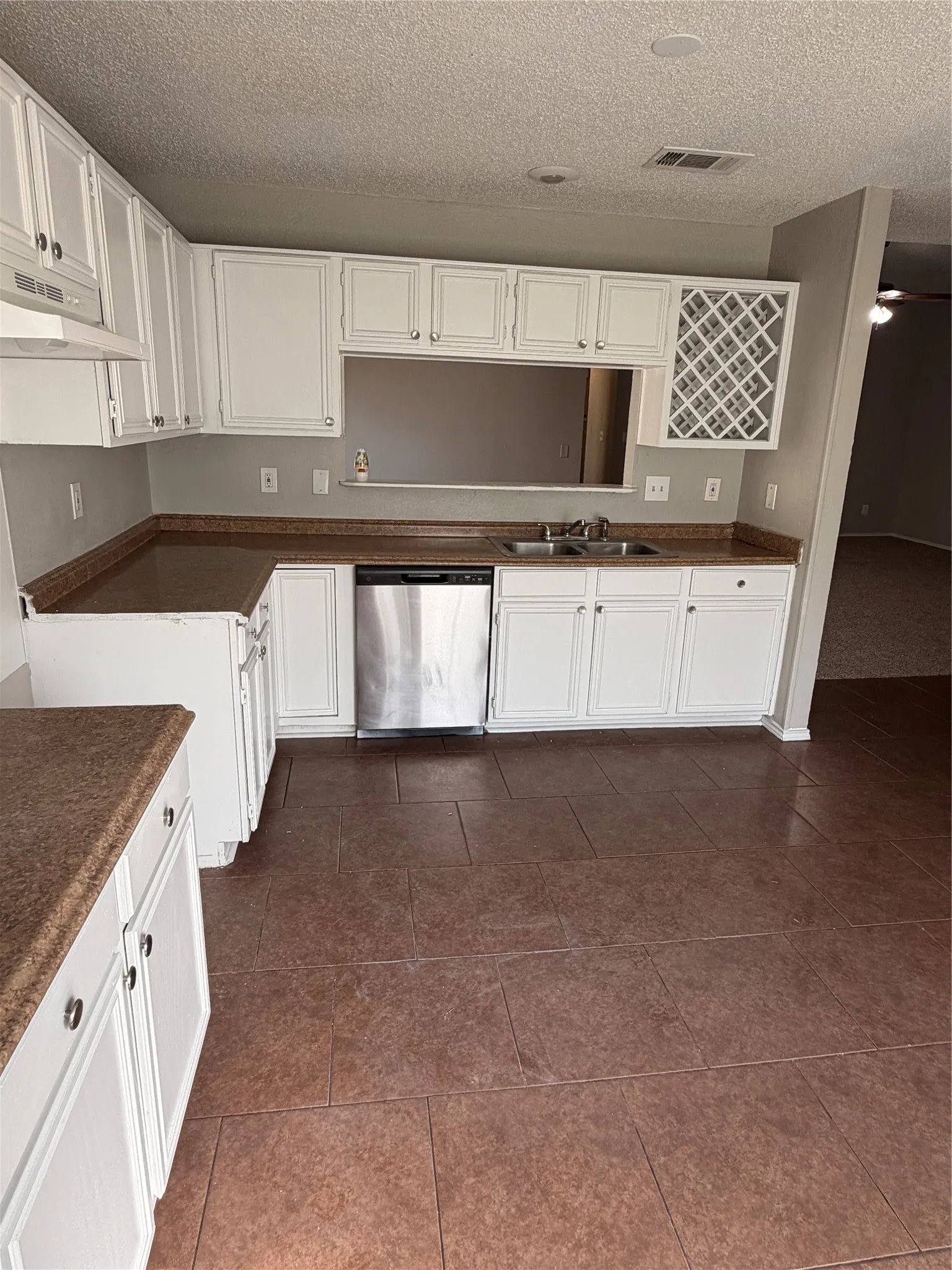 Single Family Residence For Rent in Tarrant County , 1221 Brooklawn Drive, Arlington, Texas 76018, 4 Bedroom, 2 Bathroom, 2 Garage spaces, 1,606 Sqft, built in 1987, mls#21409601, Real Estate Agent in Arlington, Homes For Rent in Tarrant county, Homes For Rent in Arlington, Realtor in Arlington Texas, Real Estate Brokerage Independent Realty Texas, Luminita Cordes Realtor