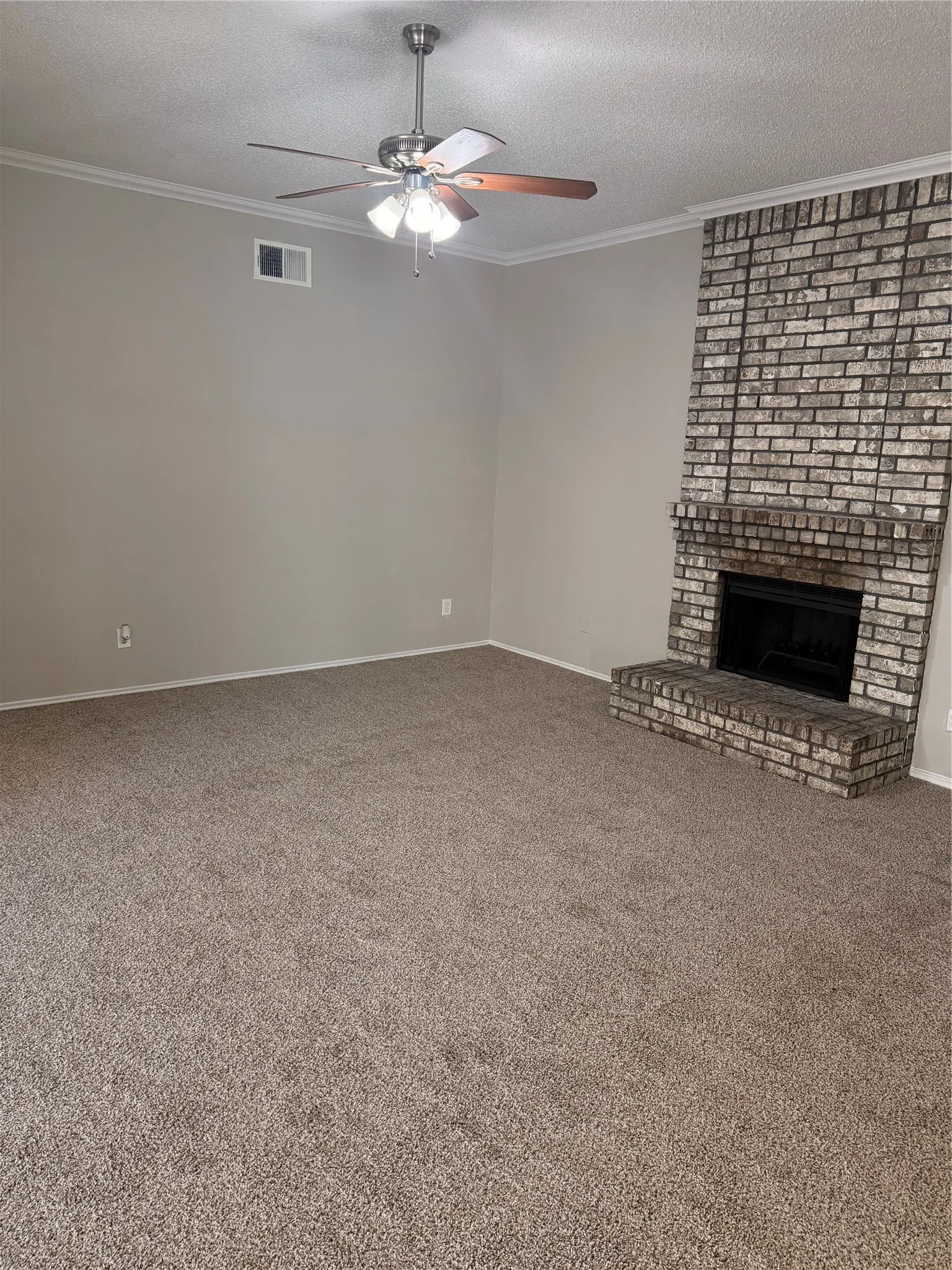 Single Family Residence For Rent in Tarrant County , 1221 Brooklawn Drive, Arlington, Texas 76018, 4 Bedroom, 2 Bathroom, 2 Garage spaces, 1,606 Sqft, built in 1987, mls#21409601, Real Estate Agent in Arlington, Homes For Rent in Tarrant county, Homes For Rent in Arlington, Realtor in Arlington Texas, Real Estate Brokerage Independent Realty Texas, Luminita Cordes Realtor