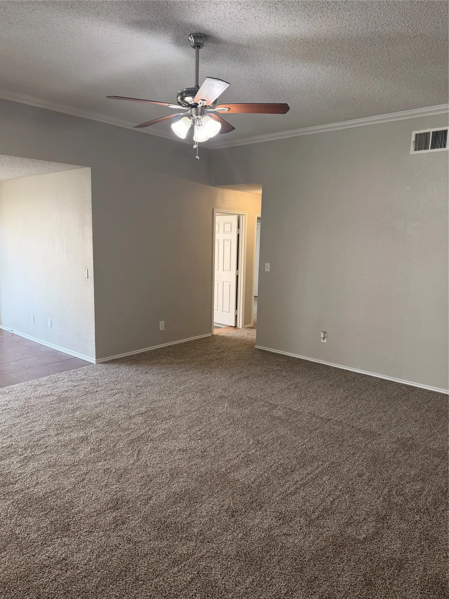 Single Family Residence For Rent in Tarrant County , 1221 Brooklawn Drive, Arlington, Texas 76018, 4 Bedroom, 2 Bathroom, 2 Garage spaces, 1,606 Sqft, built in 1987, mls#21409601, Real Estate Agent in Arlington, Homes For Rent in Tarrant county, Homes For Rent in Arlington, Realtor in Arlington Texas, Real Estate Brokerage Independent Realty Texas, Luminita Cordes Realtor