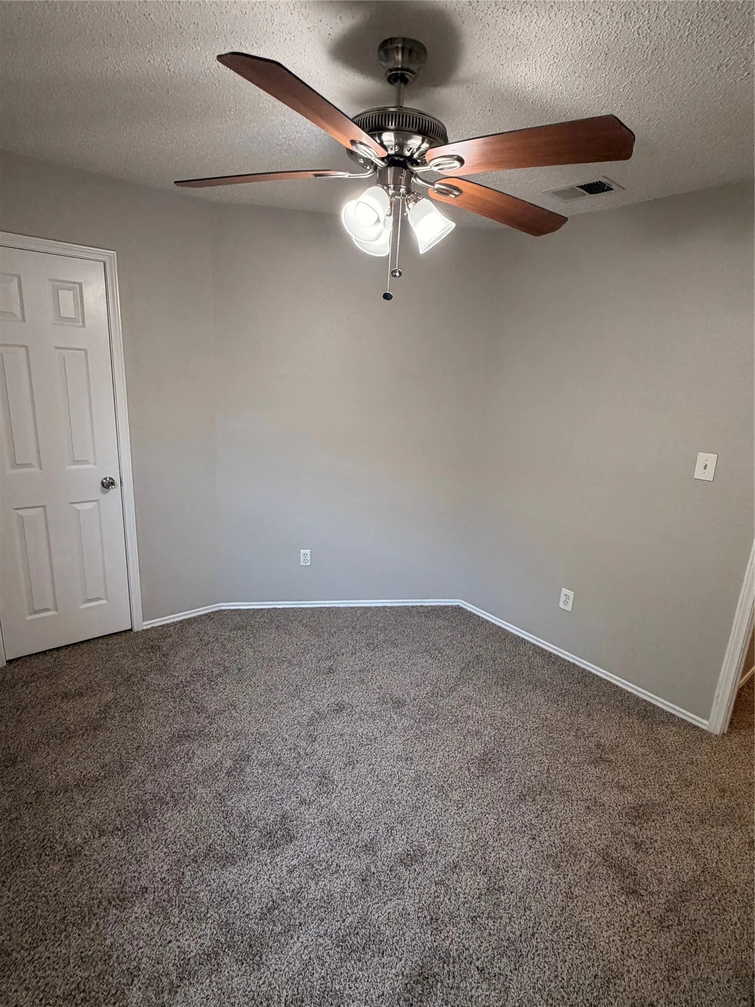 Single Family Residence For Rent in Tarrant County , 1221 Brooklawn Drive, Arlington, Texas 76018, 4 Bedroom, 2 Bathroom, 2 Garage spaces, 1,606 Sqft, built in 1987, mls#21409601, Real Estate Agent in Arlington, Homes For Rent in Tarrant county, Homes For Rent in Arlington, Realtor in Arlington Texas, Real Estate Brokerage Independent Realty Texas, Luminita Cordes Realtor