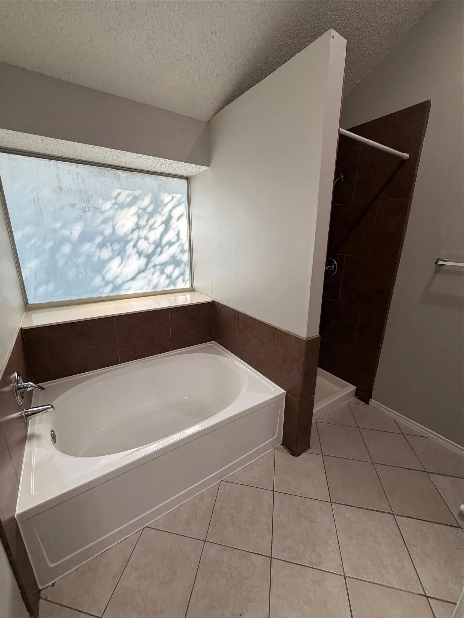 Single Family Residence For Rent in Tarrant County , 1221 Brooklawn Drive, Arlington, Texas 76018, 4 Bedroom, 2 Bathroom, 2 Garage spaces, 1,606 Sqft, built in 1987, mls#21409601, Real Estate Agent in Arlington, Homes For Rent in Tarrant county, Homes For Rent in Arlington, Realtor in Arlington Texas, Real Estate Brokerage Independent Realty Texas, Luminita Cordes Realtor