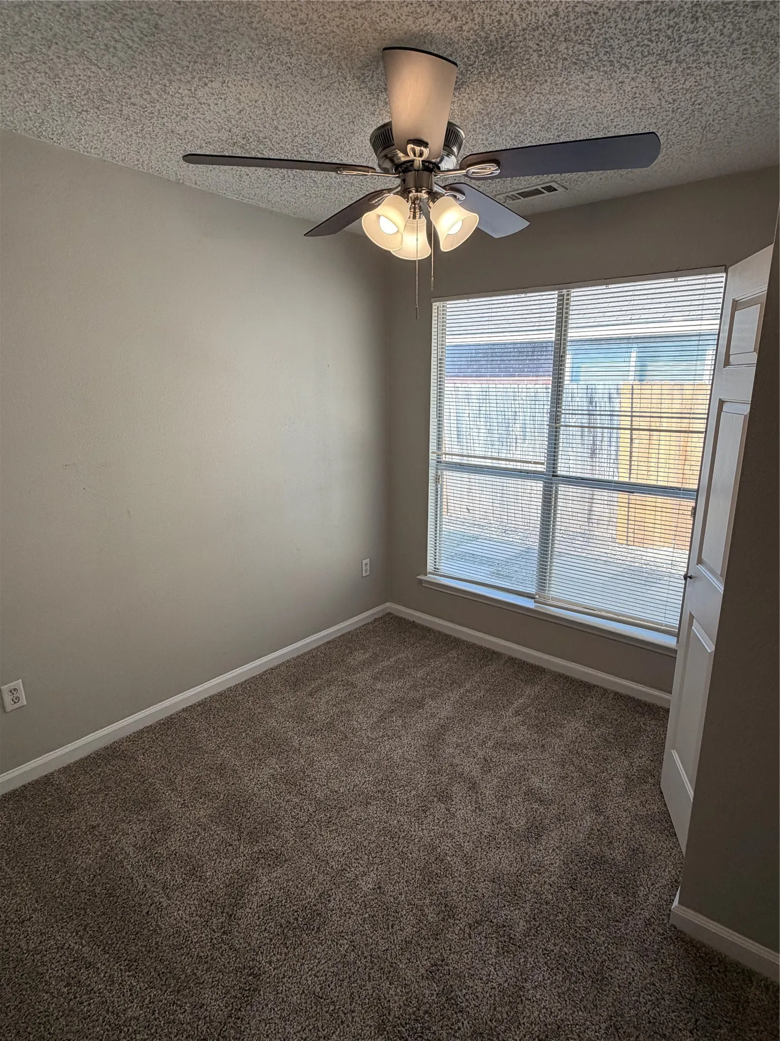 Single Family Residence For Rent in Tarrant County , 1221 Brooklawn Drive, Arlington, Texas 76018, 4 Bedroom, 2 Bathroom, 2 Garage spaces, 1,606 Sqft, built in 1987, mls#21409601, Real Estate Agent in Arlington, Homes For Rent in Tarrant county, Homes For Rent in Arlington, Realtor in Arlington Texas, Real Estate Brokerage Independent Realty Texas, Luminita Cordes Realtor