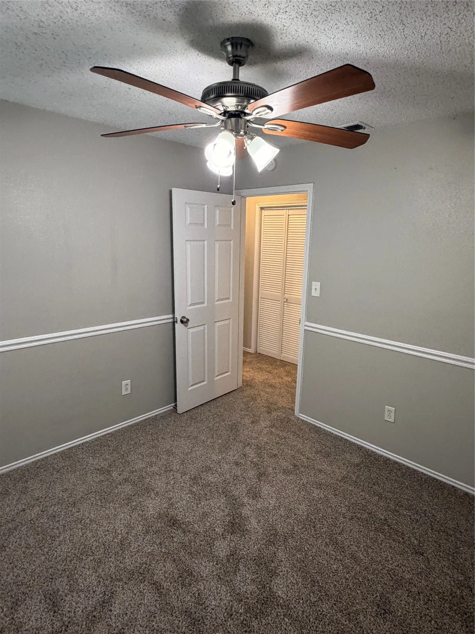 Single Family Residence For Rent in Tarrant County , 1221 Brooklawn Drive, Arlington, Texas 76018, 4 Bedroom, 2 Bathroom, 2 Garage spaces, 1,606 Sqft, built in 1987, mls#21409601, Real Estate Agent in Arlington, Homes For Rent in Tarrant county, Homes For Rent in Arlington, Realtor in Arlington Texas, Real Estate Brokerage Independent Realty Texas, Luminita Cordes Realtor