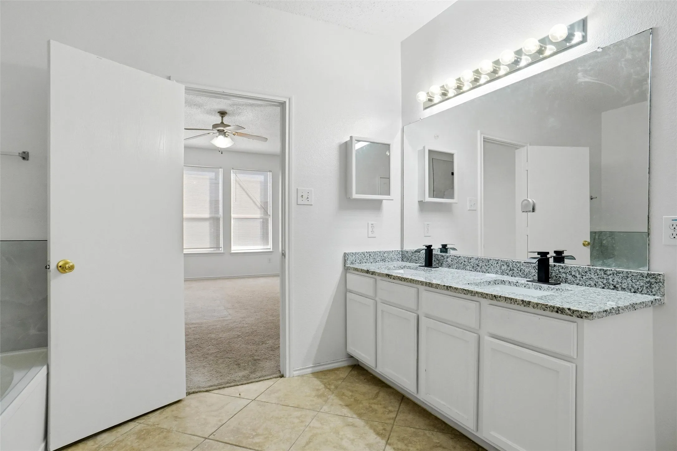 Single Family Residence For Sale in Tarrant County , 2447 Ranchview Drive, Grand Prairie, Texas 75052, 4 Bedroom, 3 Bathroom, 2 Garage spaces, 3,089 Sqft, built in 1999, mls#21403681, Real Estate Agent in Grand Prairie, Homes For Sale in Tarrant county, Homes For Sale in Grand Prairie, Realtor in Grand Prairie Texas, Real Estate Brokerage Independent Realty Texas, Luminita Cordes Realtor