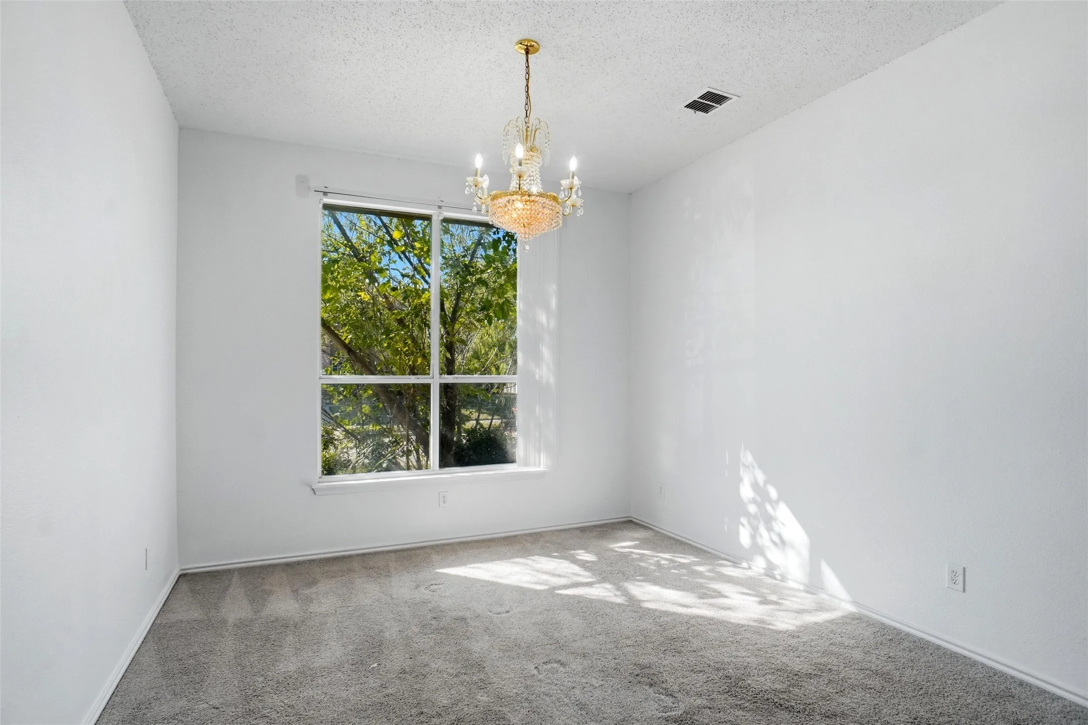 Single Family Residence For Sale in Tarrant County , 2447 Ranchview Drive, Grand Prairie, Texas 75052, 4 Bedroom, 3 Bathroom, 2 Garage spaces, 3,089 Sqft, built in 1999, mls#21403681, Real Estate Agent in Grand Prairie, Homes For Sale in Tarrant county, Homes For Sale in Grand Prairie, Realtor in Grand Prairie Texas, Real Estate Brokerage Independent Realty Texas, Luminita Cordes Realtor