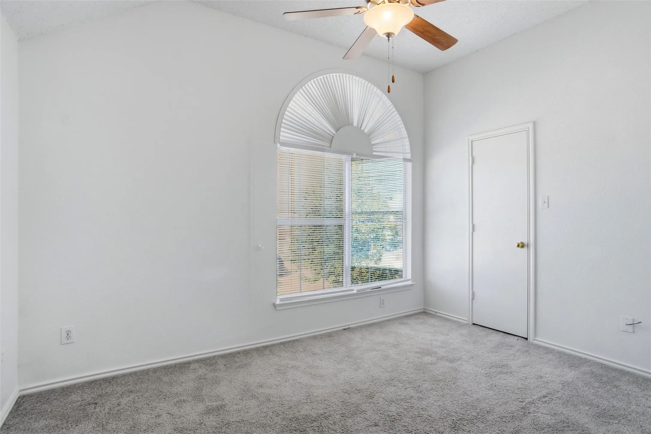Single Family Residence For Sale in Tarrant County , 2447 Ranchview Drive, Grand Prairie, Texas 75052, 4 Bedroom, 3 Bathroom, 2 Garage spaces, 3,089 Sqft, built in 1999, mls#21403681, Real Estate Agent in Grand Prairie, Homes For Sale in Tarrant county, Homes For Sale in Grand Prairie, Realtor in Grand Prairie Texas, Real Estate Brokerage Independent Realty Texas, Luminita Cordes Realtor