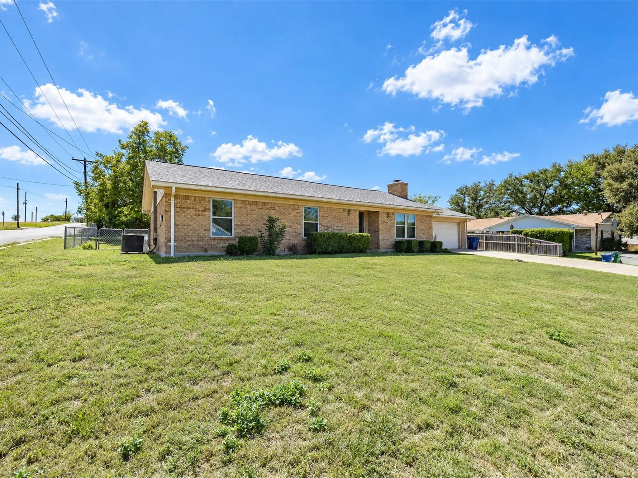 Single Family Residence For Sale in Wise County , 101 W Park Street, Decatur, Texas 76234, 3 Bedroom, 2 Bathroom, 2 Garage spaces, 1,425 Sqft, built in 1970, mls#21409476, Real Estate Agent in Decatur, Homes For Sale in Wise county, Homes For Sale in Decatur, Realtor in Decatur Texas, Real Estate Brokerage Independent Realty Texas, Luminita Cordes Realtor