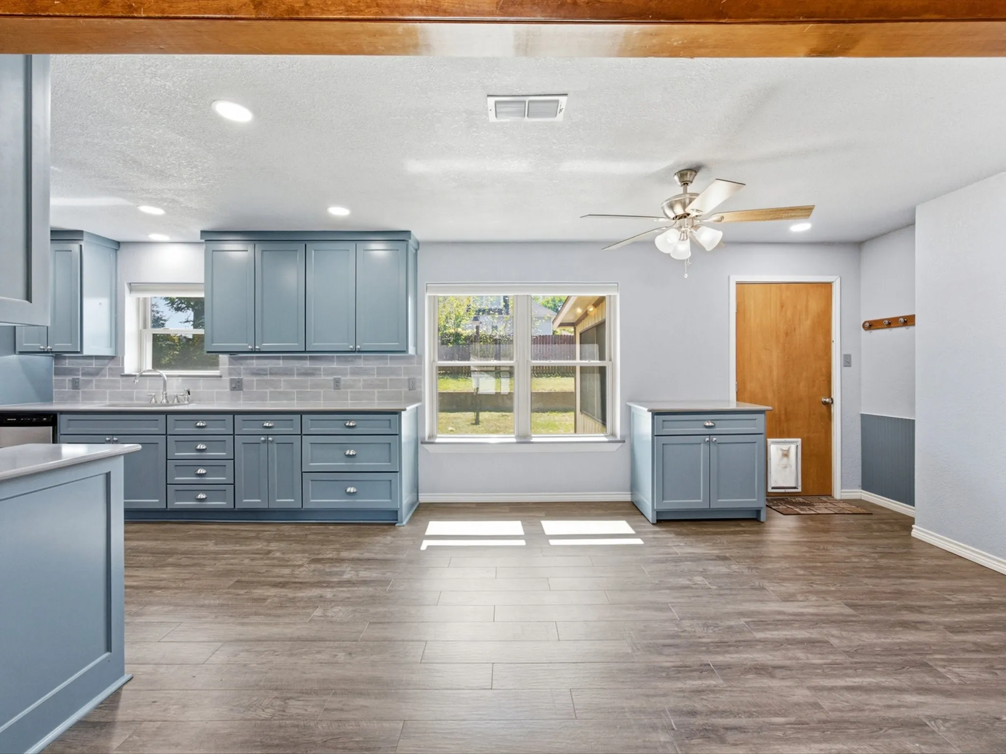 Single Family Residence For Sale in Wise County , 101 W Park Street, Decatur, Texas 76234, 3 Bedroom, 2 Bathroom, 2 Garage spaces, 1,425 Sqft, built in 1970, mls#21409476, Real Estate Agent in Decatur, Homes For Sale in Wise county, Homes For Sale in Decatur, Realtor in Decatur Texas, Real Estate Brokerage Independent Realty Texas, Luminita Cordes Realtor