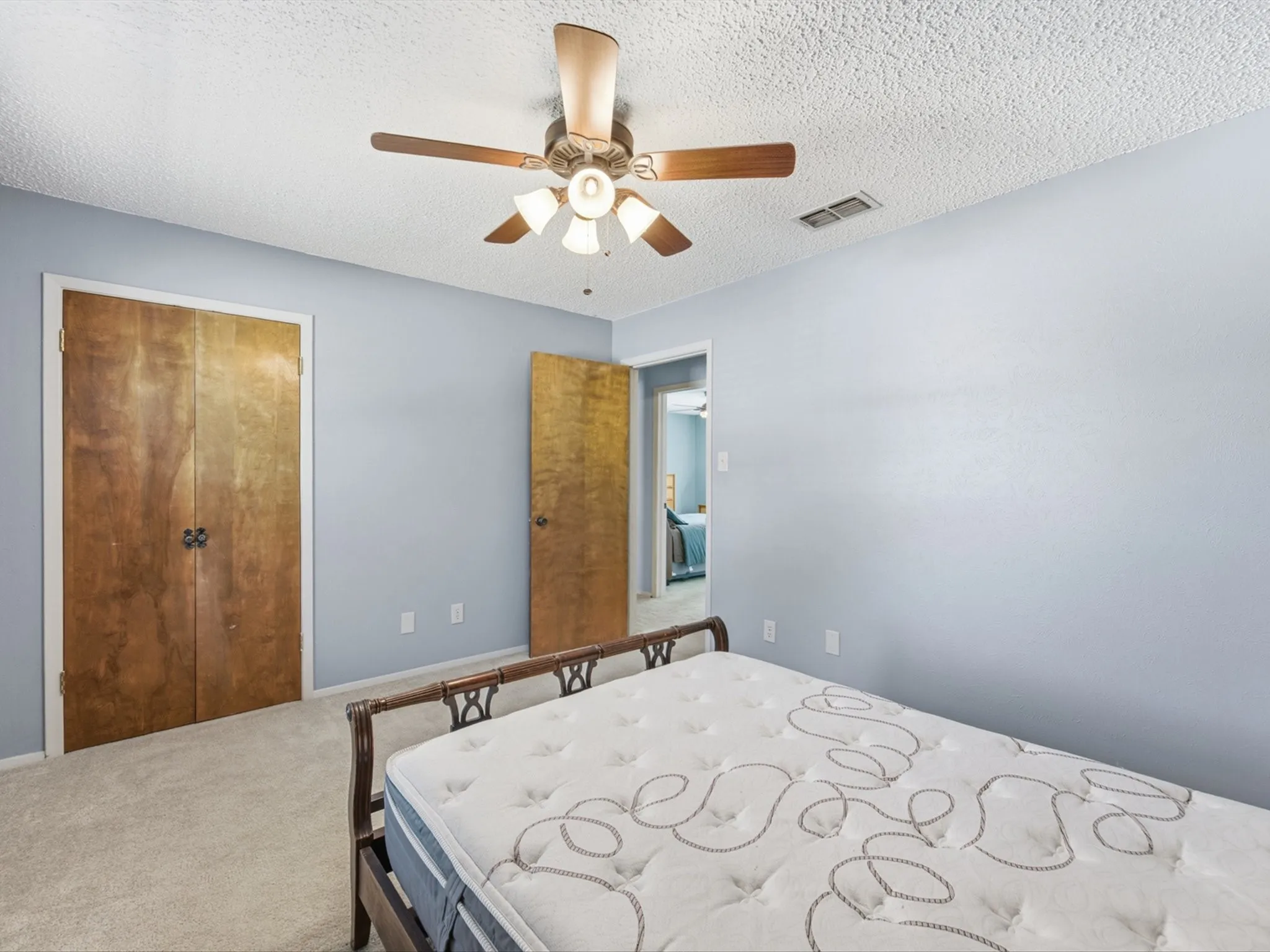 Single Family Residence For Sale in Wise County , 101 W Park Street, Decatur, Texas 76234, 3 Bedroom, 2 Bathroom, 2 Garage spaces, 1,425 Sqft, built in 1970, mls#21409476, Real Estate Agent in Decatur, Homes For Sale in Wise county, Homes For Sale in Decatur, Realtor in Decatur Texas, Real Estate Brokerage Independent Realty Texas, Luminita Cordes Realtor