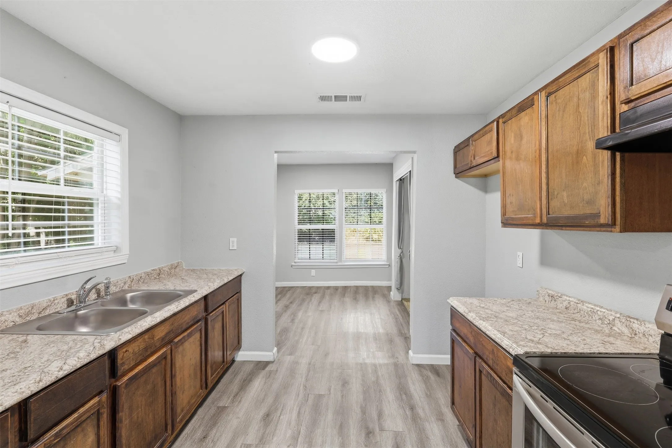 Single Family Residence For Rent in Johnson County , 205 Olive Street, Cleburne, Texas 76031, 3 Bedroom, 1 Bathroom, Garage spaces, 1,150 Sqft, built in 1935, mls#21409592, Real Estate Agent in Cleburne, Homes For Rent in Johnson county, Homes For Rent in Cleburne, Realtor in Cleburne Texas, Real Estate Brokerage Independent Realty Texas, Luminita Cordes Realtor