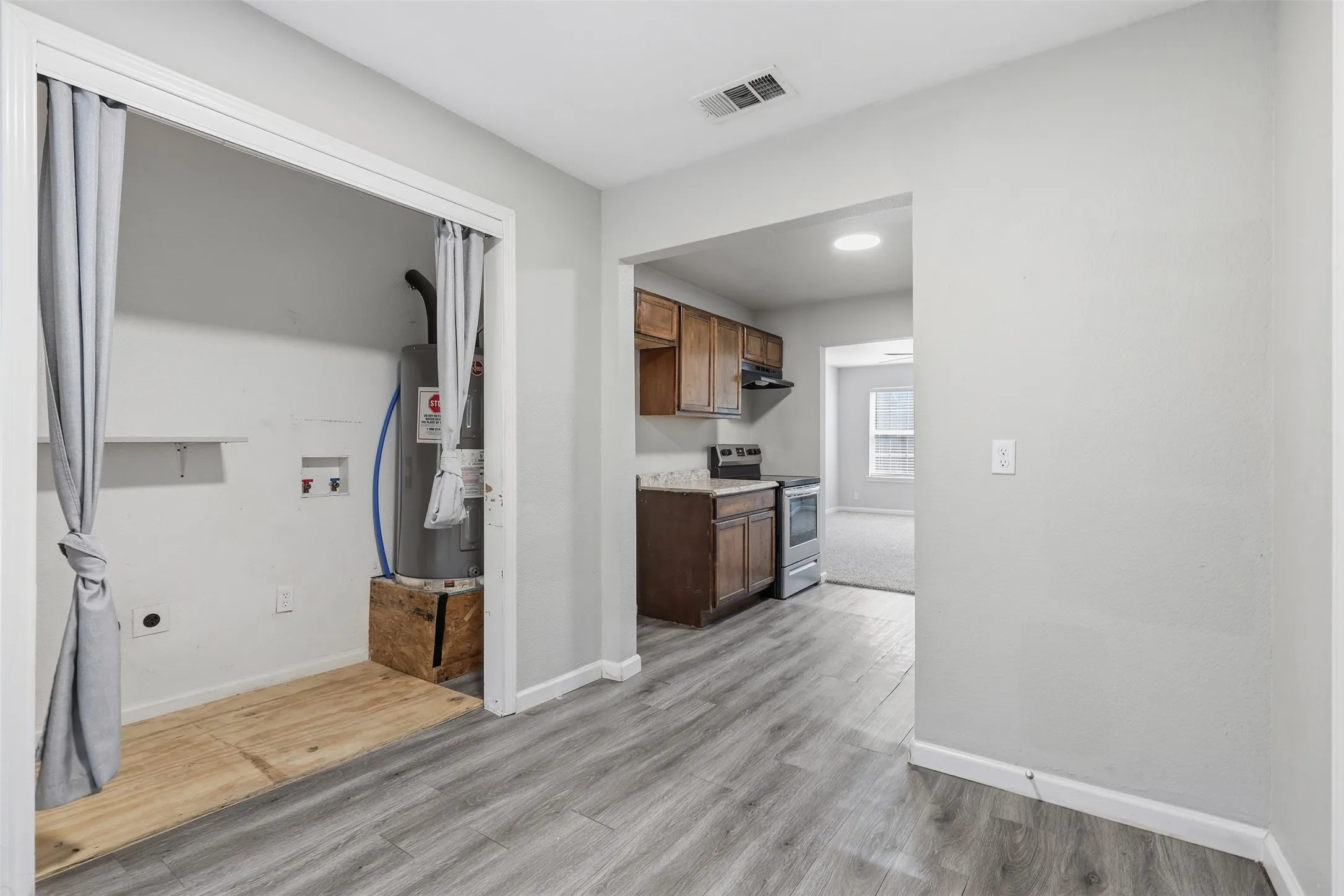 Single Family Residence For Rent in Johnson County , 205 Olive Street, Cleburne, Texas 76031, 3 Bedroom, 1 Bathroom, Garage spaces, 1,150 Sqft, built in 1935, mls#21409592, Real Estate Agent in Cleburne, Homes For Rent in Johnson county, Homes For Rent in Cleburne, Realtor in Cleburne Texas, Real Estate Brokerage Independent Realty Texas, Luminita Cordes Realtor