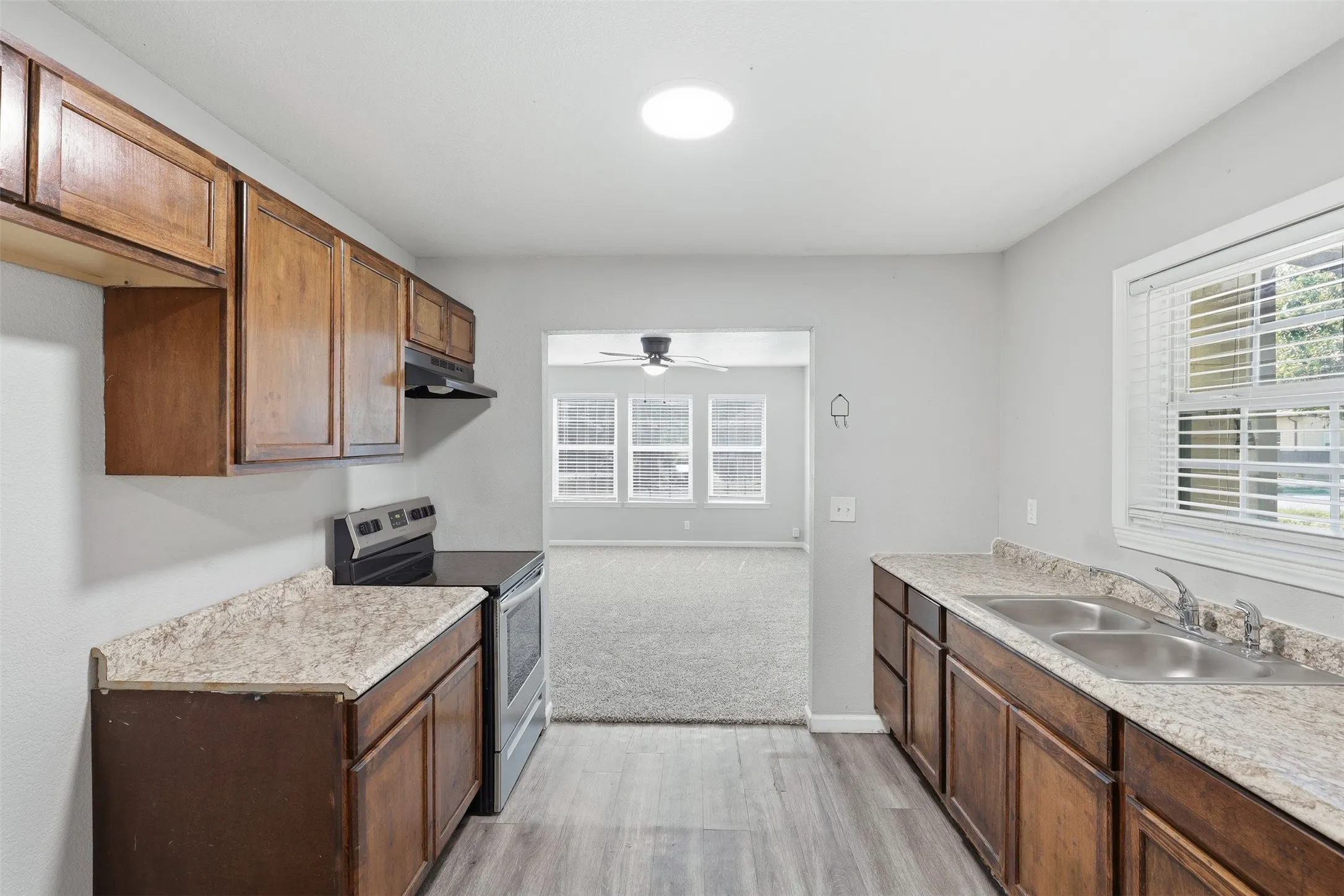 Single Family Residence For Rent in Johnson County , 205 Olive Street, Cleburne, Texas 76031, 3 Bedroom, 1 Bathroom, Garage spaces, 1,150 Sqft, built in 1935, mls#21409592, Real Estate Agent in Cleburne, Homes For Rent in Johnson county, Homes For Rent in Cleburne, Realtor in Cleburne Texas, Real Estate Brokerage Independent Realty Texas, Luminita Cordes Realtor