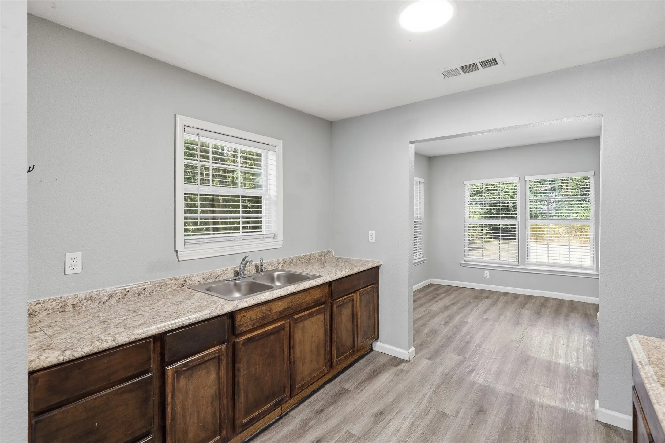 Single Family Residence For Rent in Johnson County , 205 Olive Street, Cleburne, Texas 76031, 3 Bedroom, 1 Bathroom, Garage spaces, 1,150 Sqft, built in 1935, mls#21409592, Real Estate Agent in Cleburne, Homes For Rent in Johnson county, Homes For Rent in Cleburne, Realtor in Cleburne Texas, Real Estate Brokerage Independent Realty Texas, Luminita Cordes Realtor