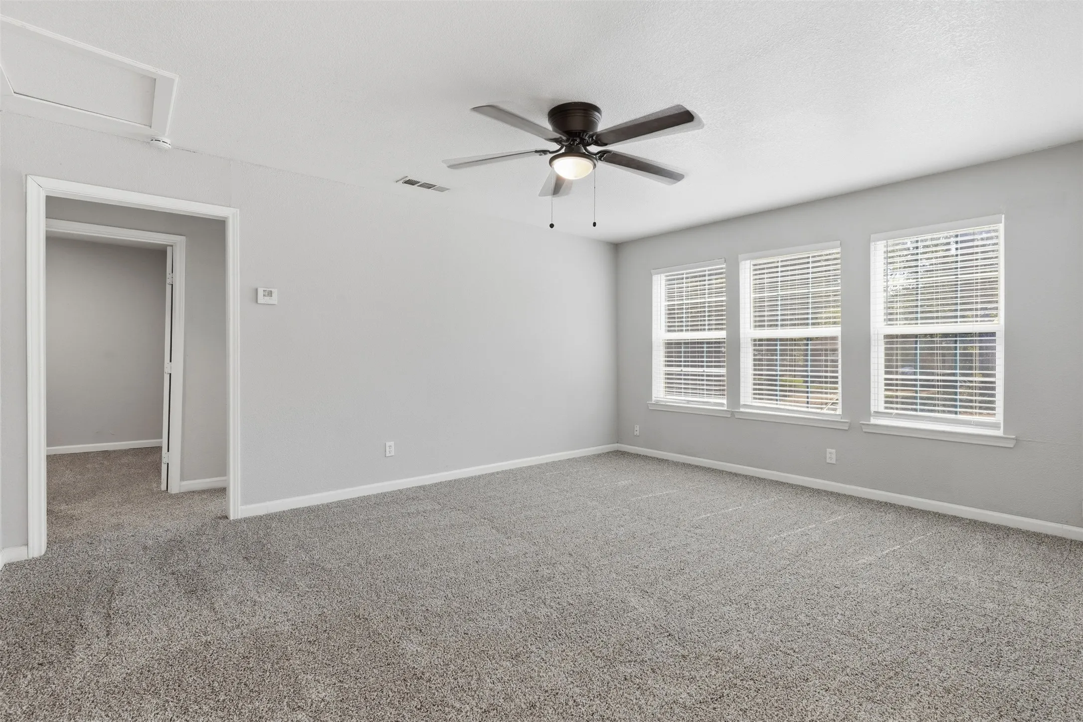Single Family Residence For Rent in Johnson County , 205 Olive Street, Cleburne, Texas 76031, 3 Bedroom, 1 Bathroom, Garage spaces, 1,150 Sqft, built in 1935, mls#21409592, Real Estate Agent in Cleburne, Homes For Rent in Johnson county, Homes For Rent in Cleburne, Realtor in Cleburne Texas, Real Estate Brokerage Independent Realty Texas, Luminita Cordes Realtor