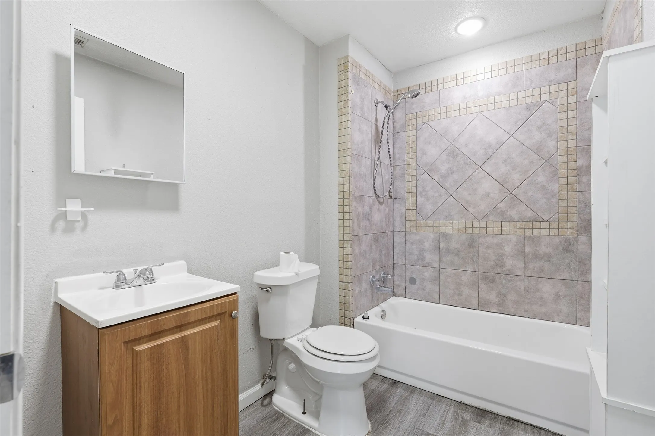 Single Family Residence For Rent in Johnson County , 205 Olive Street, Cleburne, Texas 76031, 3 Bedroom, 1 Bathroom, Garage spaces, 1,150 Sqft, built in 1935, mls#21409592, Real Estate Agent in Cleburne, Homes For Rent in Johnson county, Homes For Rent in Cleburne, Realtor in Cleburne Texas, Real Estate Brokerage Independent Realty Texas, Luminita Cordes Realtor