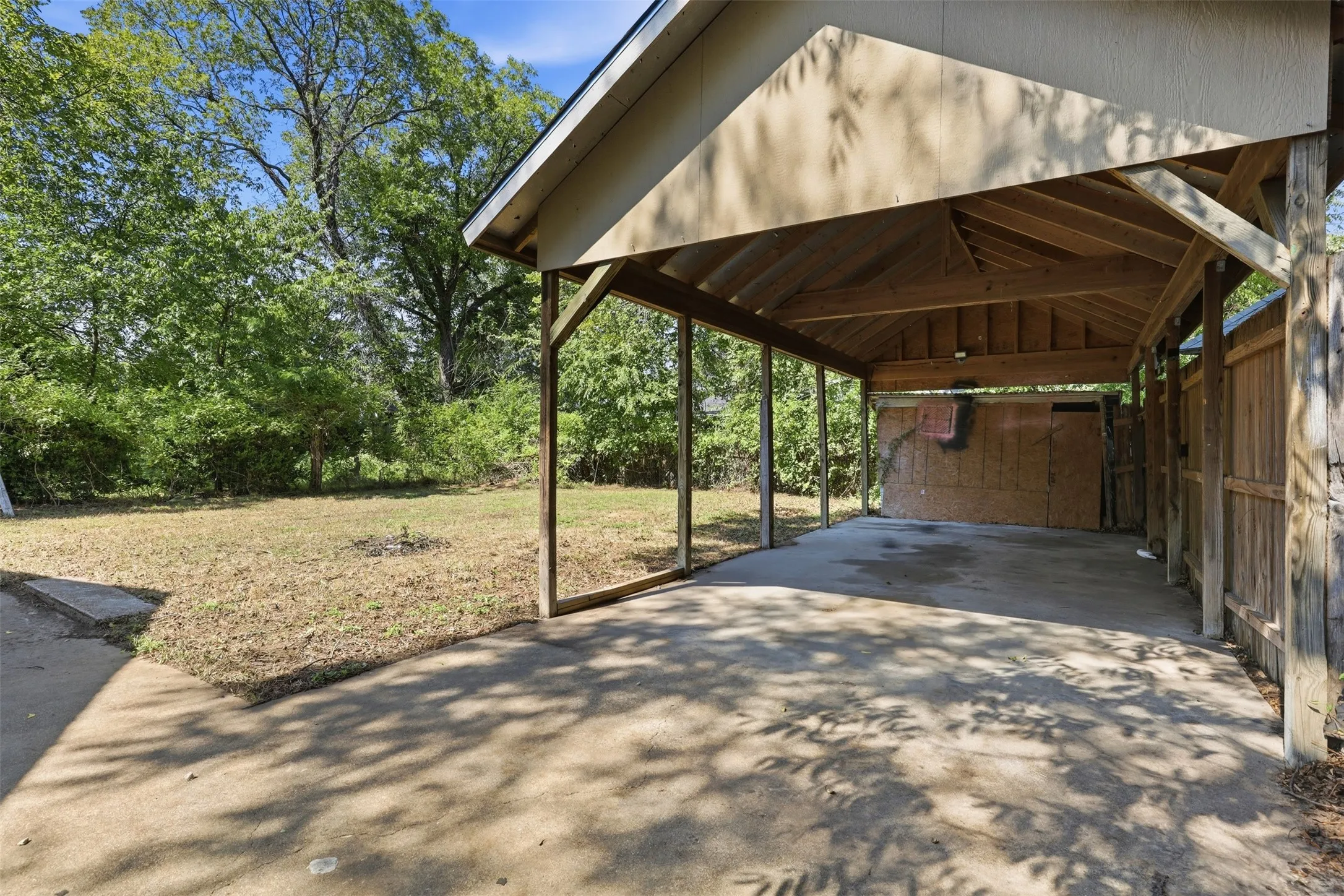 Single Family Residence For Rent in Johnson County , 205 Olive Street, Cleburne, Texas 76031, 3 Bedroom, 1 Bathroom, Garage spaces, 1,150 Sqft, built in 1935, mls#21409592, Real Estate Agent in Cleburne, Homes For Rent in Johnson county, Homes For Rent in Cleburne, Realtor in Cleburne Texas, Real Estate Brokerage Independent Realty Texas, Luminita Cordes Realtor