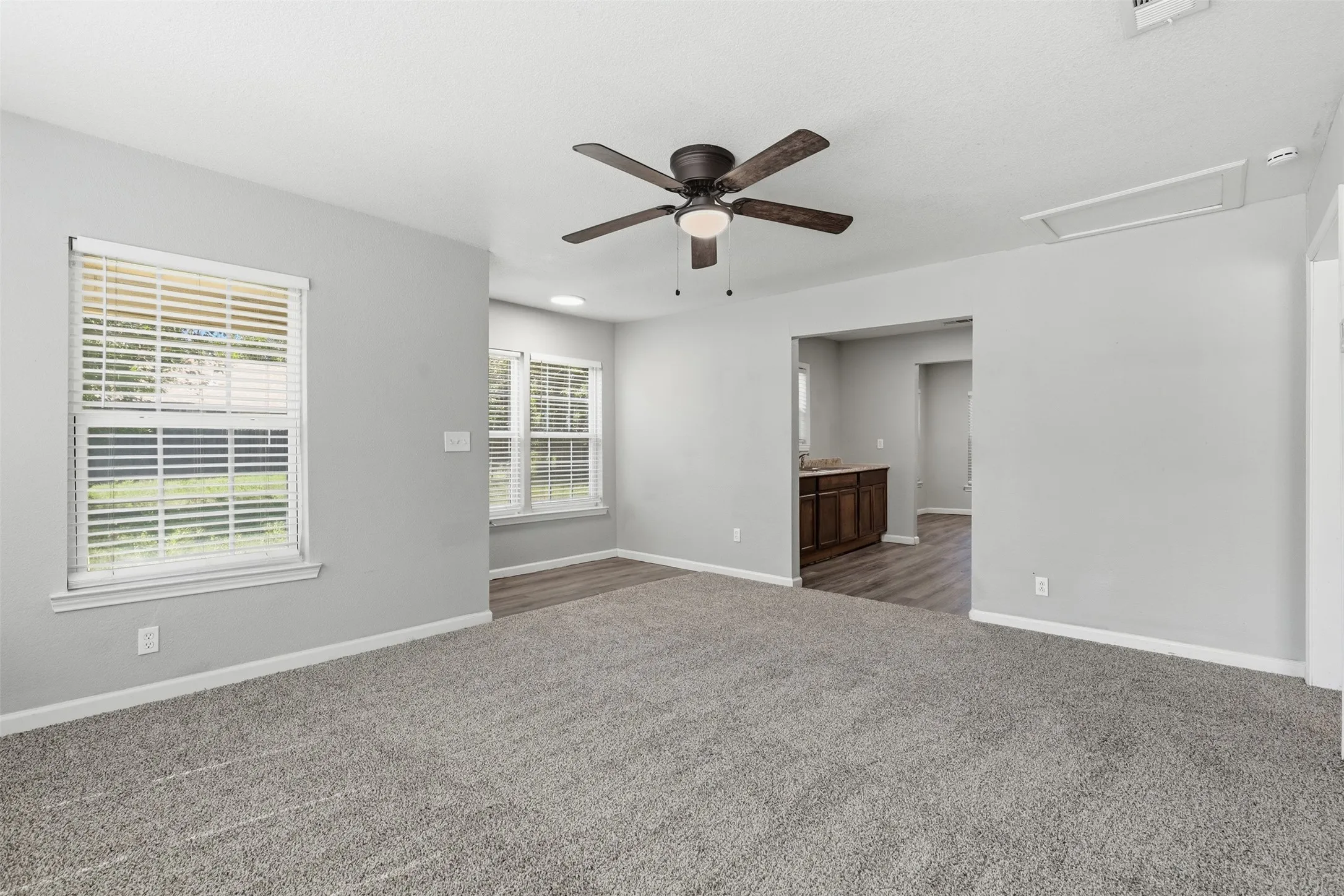 Single Family Residence For Rent in Johnson County , 205 Olive Street, Cleburne, Texas 76031, 3 Bedroom, 1 Bathroom, Garage spaces, 1,150 Sqft, built in 1935, mls#21409592, Real Estate Agent in Cleburne, Homes For Rent in Johnson county, Homes For Rent in Cleburne, Realtor in Cleburne Texas, Real Estate Brokerage Independent Realty Texas, Luminita Cordes Realtor