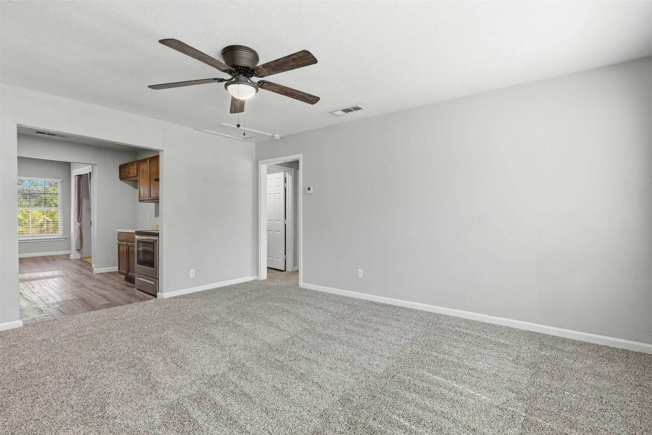 Single Family Residence For Rent in Johnson County , 205 Olive Street, Cleburne, Texas 76031, 3 Bedroom, 1 Bathroom, Garage spaces, 1,150 Sqft, built in 1935, mls#21409592, Real Estate Agent in Cleburne, Homes For Rent in Johnson county, Homes For Rent in Cleburne, Realtor in Cleburne Texas, Real Estate Brokerage Independent Realty Texas, Luminita Cordes Realtor