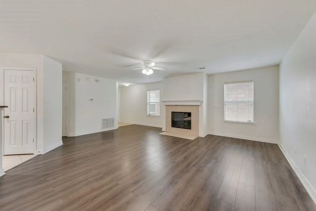Single Family Residence For Rent in Tarrant County , 8809 Valley River Drive, Fort Worth, Texas 76244, 3 Bedroom, 2 Bathroom, 2 Garage spaces, 1,296 Sqft, built in 2010, mls#21409521, Real Estate Agent in Fort Worth, Homes For Rent in Tarrant county, Homes For Rent in Fort Worth, Realtor in Fort Worth Texas, Real Estate Brokerage Independent Realty Texas, Luminita Cordes Realtor