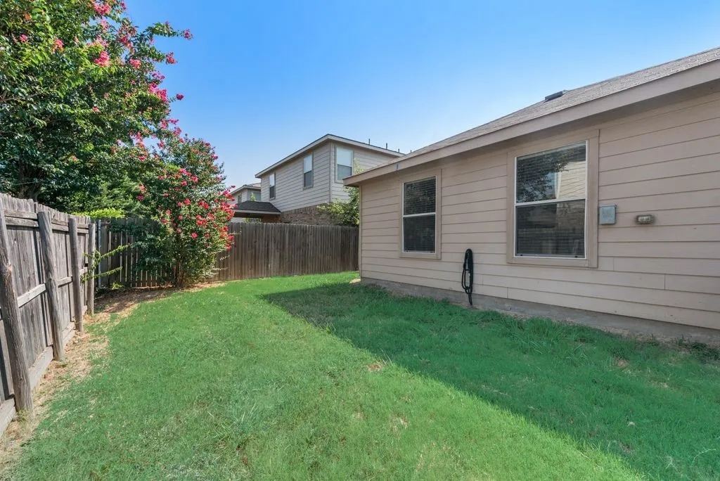Single Family Residence For Rent in Tarrant County , 8809 Valley River Drive, Fort Worth, Texas 76244, 3 Bedroom, 2 Bathroom, 2 Garage spaces, 1,296 Sqft, built in 2010, mls#21409521, Real Estate Agent in Fort Worth, Homes For Rent in Tarrant county, Homes For Rent in Fort Worth, Realtor in Fort Worth Texas, Real Estate Brokerage Independent Realty Texas, Luminita Cordes Realtor