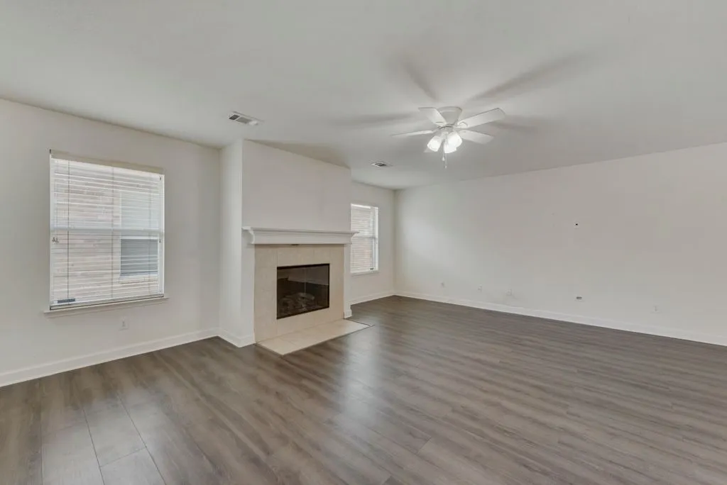 Single Family Residence For Rent in Tarrant County , 8809 Valley River Drive, Fort Worth, Texas 76244, 3 Bedroom, 2 Bathroom, 2 Garage spaces, 1,296 Sqft, built in 2010, mls#21409521, Real Estate Agent in Fort Worth, Homes For Rent in Tarrant county, Homes For Rent in Fort Worth, Realtor in Fort Worth Texas, Real Estate Brokerage Independent Realty Texas, Luminita Cordes Realtor