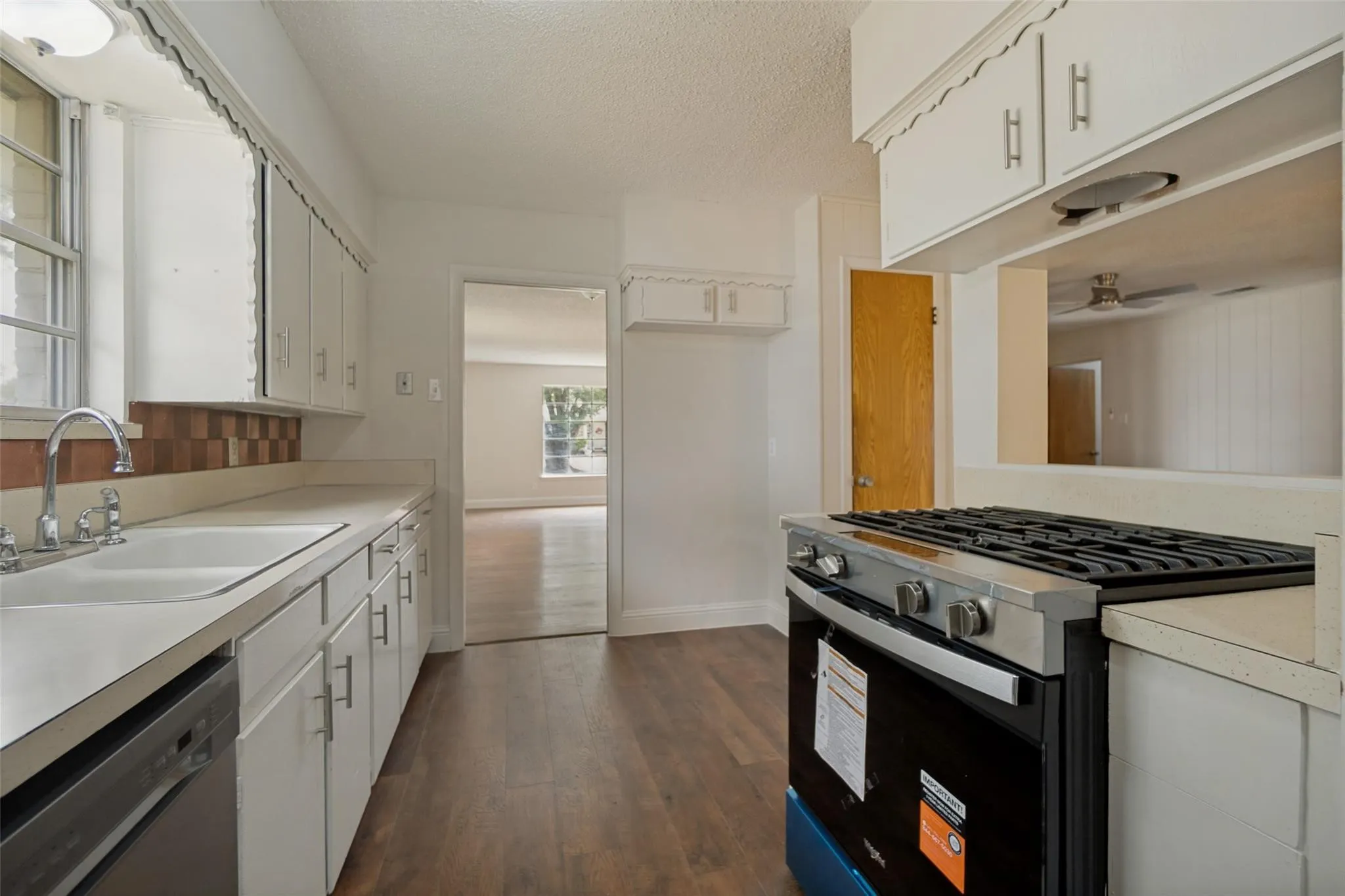 Single Family Residence For Sale in Dallas County , 5319 Urban Crest Road, Dallas, Texas 75227, 3 Bedroom, 2 Bathroom, 2 Garage spaces, 1,692 Sqft, built in 1962, mls#21409585, Real Estate Agent in Dallas, Homes For Sale in Dallas county, Homes For Sale in Dallas, Realtor in Dallas Texas, Real Estate Brokerage Independent Realty Texas, Luminita Cordes Realtor