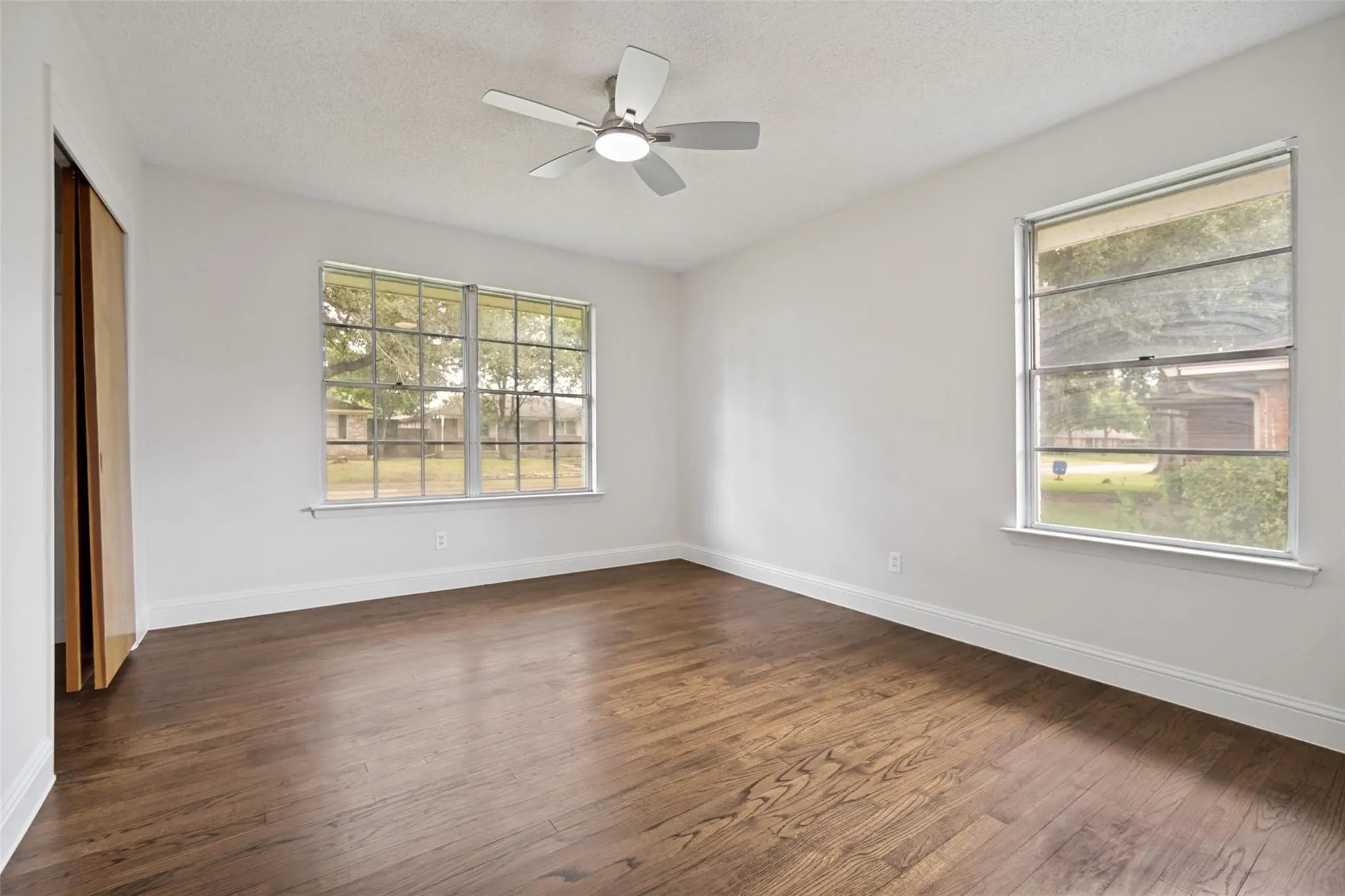 Single Family Residence For Sale in Dallas County , 5319 Urban Crest Road, Dallas, Texas 75227, 3 Bedroom, 2 Bathroom, 2 Garage spaces, 1,692 Sqft, built in 1962, mls#21409585, Real Estate Agent in Dallas, Homes For Sale in Dallas county, Homes For Sale in Dallas, Realtor in Dallas Texas, Real Estate Brokerage Independent Realty Texas, Luminita Cordes Realtor