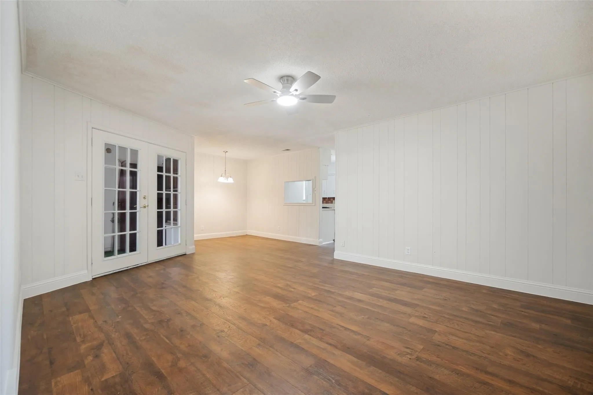 Single Family Residence For Sale in Dallas County , 5319 Urban Crest Road, Dallas, Texas 75227, 3 Bedroom, 2 Bathroom, 2 Garage spaces, 1,692 Sqft, built in 1962, mls#21409585, Real Estate Agent in Dallas, Homes For Sale in Dallas county, Homes For Sale in Dallas, Realtor in Dallas Texas, Real Estate Brokerage Independent Realty Texas, Luminita Cordes Realtor