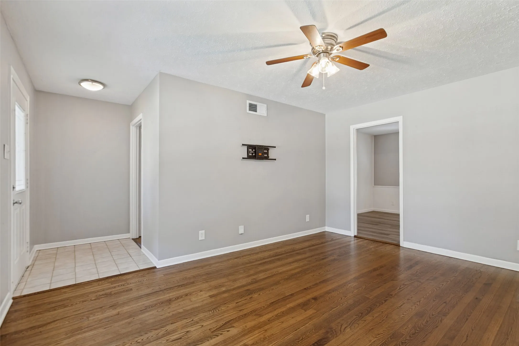 Single Family Residence For Rent in Dallas County , 1335 Northlake Drive, Richardson, Texas 75080, 3 Bedroom, 2 Bathroom, 2 Garage spaces, 1,289 Sqft, built in 1959, mls#21409594, Real Estate Agent in Richardson, Homes For Rent in Dallas county, Homes For Rent in Richardson, Realtor in Richardson Texas, Real Estate Brokerage Independent Realty Texas, Luminita Cordes Realtor