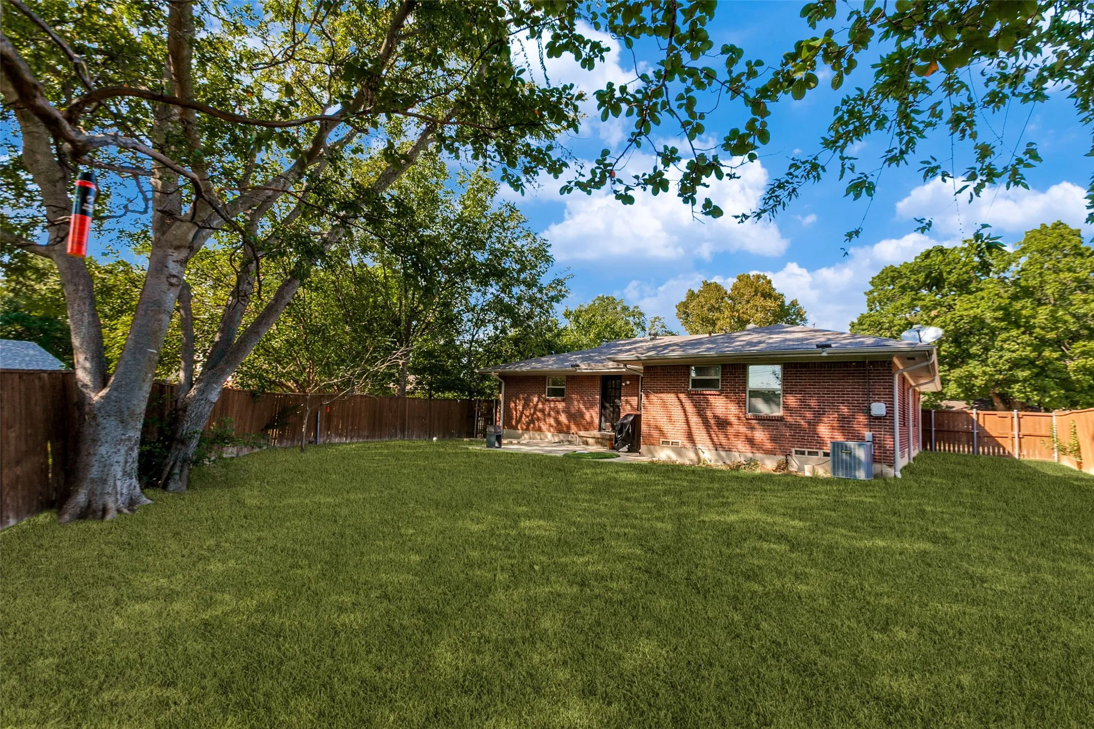 Single Family Residence For Rent in Dallas County , 1335 Northlake Drive, Richardson, Texas 75080, 3 Bedroom, 2 Bathroom, 2 Garage spaces, 1,289 Sqft, built in 1959, mls#21409594, Real Estate Agent in Richardson, Homes For Rent in Dallas county, Homes For Rent in Richardson, Realtor in Richardson Texas, Real Estate Brokerage Independent Realty Texas, Luminita Cordes Realtor