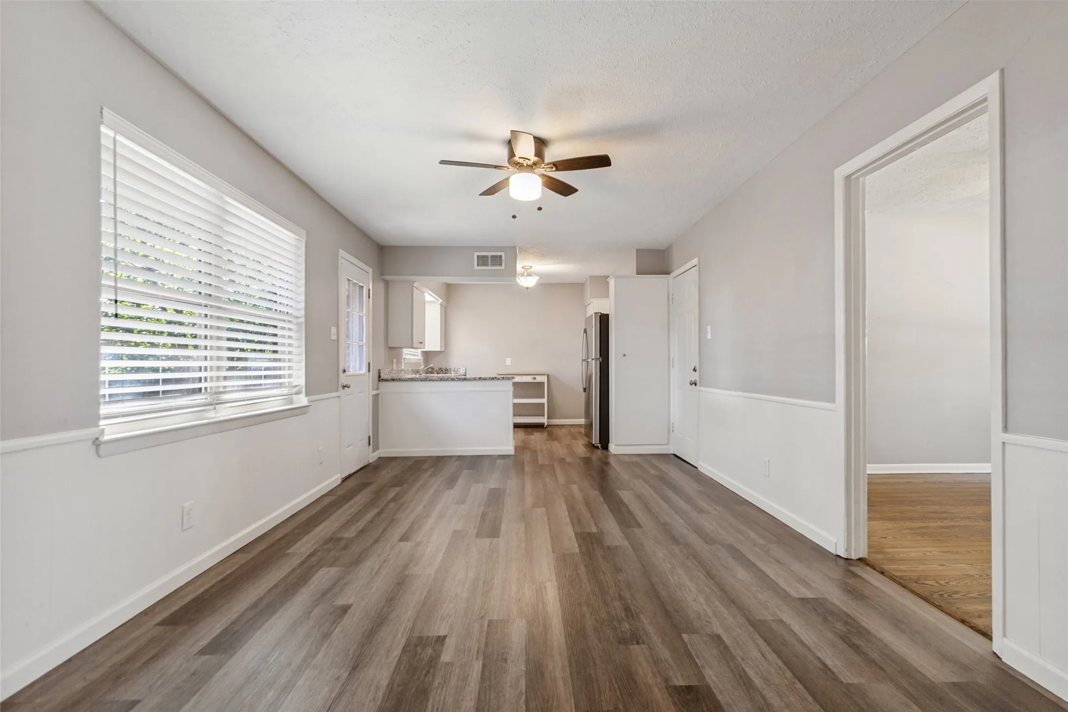Single Family Residence For Rent in Dallas County , 1335 Northlake Drive, Richardson, Texas 75080, 3 Bedroom, 2 Bathroom, 2 Garage spaces, 1,289 Sqft, built in 1959, mls#21409594, Real Estate Agent in Richardson, Homes For Rent in Dallas county, Homes For Rent in Richardson, Realtor in Richardson Texas, Real Estate Brokerage Independent Realty Texas, Luminita Cordes Realtor