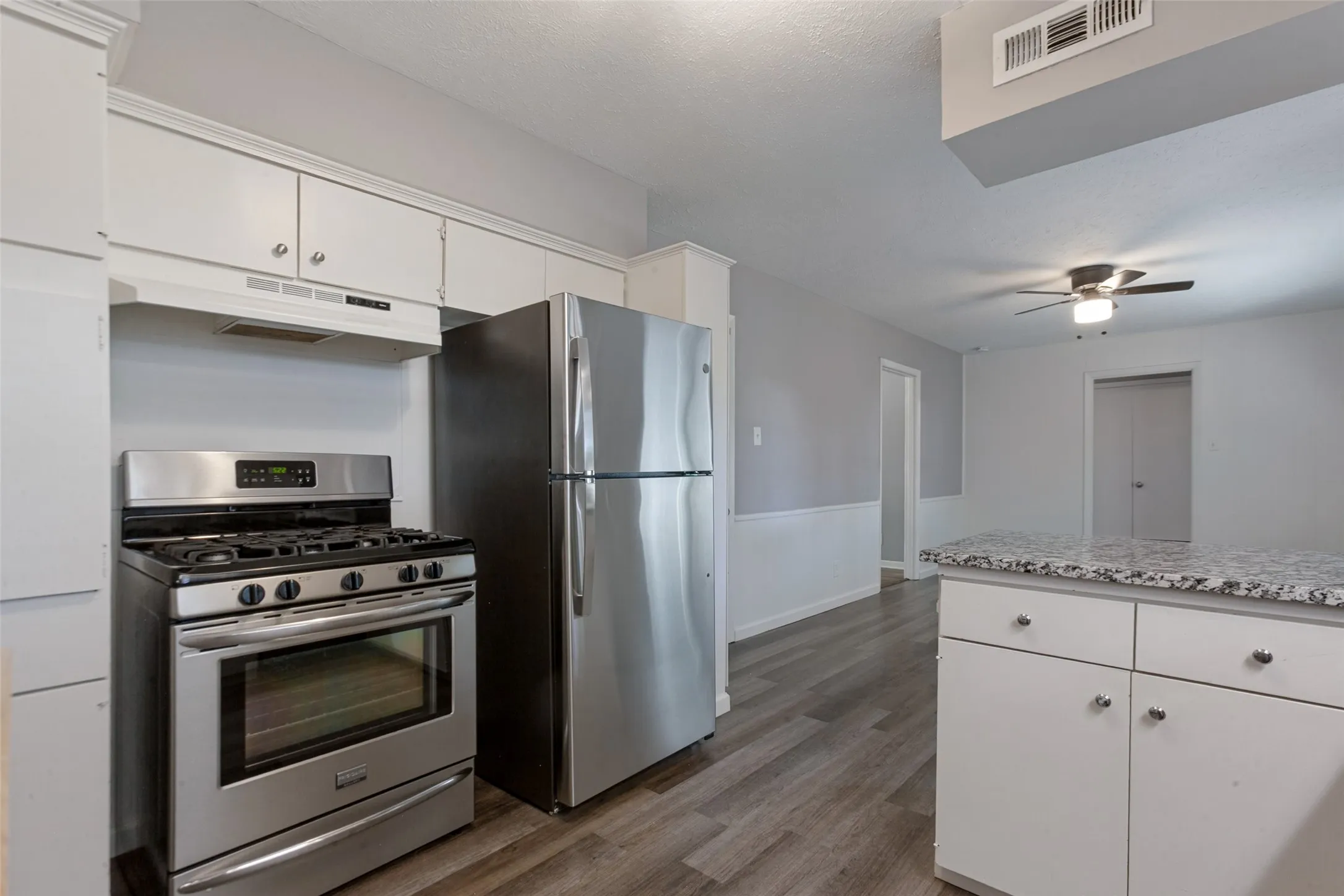 Single Family Residence For Rent in Dallas County , 1335 Northlake Drive, Richardson, Texas 75080, 3 Bedroom, 2 Bathroom, 2 Garage spaces, 1,289 Sqft, built in 1959, mls#21409594, Real Estate Agent in Richardson, Homes For Rent in Dallas county, Homes For Rent in Richardson, Realtor in Richardson Texas, Real Estate Brokerage Independent Realty Texas, Luminita Cordes Realtor