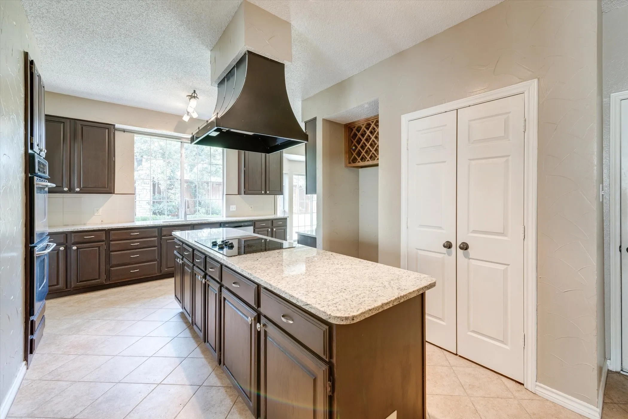 Single Family Residence For Rent in Tarrant County , 3322 Bridlewood Drive, Grapevine, Texas 76051, 4 Bedroom, 3 Bathroom, 2 Garage spaces, 2,793 Sqft, built in 1988, mls#21407892, Real Estate Agent in Grapevine, Homes For Rent in Tarrant county, Homes For Rent in Grapevine, Realtor in Grapevine Texas, Real Estate Brokerage Independent Realty Texas, Luminita Cordes Realtor
