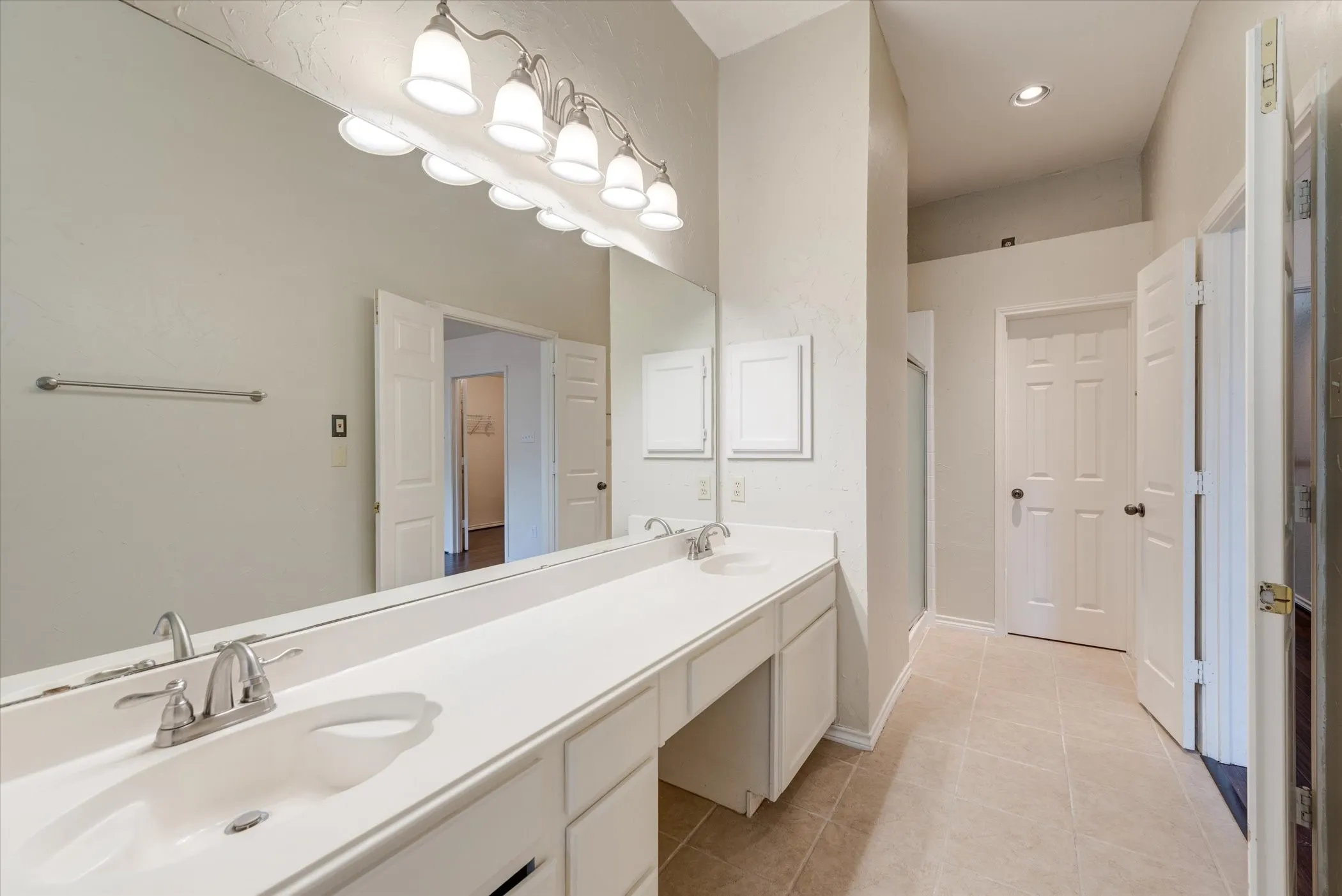 Single Family Residence For Rent in Tarrant County , 3322 Bridlewood Drive, Grapevine, Texas 76051, 4 Bedroom, 3 Bathroom, 2 Garage spaces, 2,793 Sqft, built in 1988, mls#21407892, Real Estate Agent in Grapevine, Homes For Rent in Tarrant county, Homes For Rent in Grapevine, Realtor in Grapevine Texas, Real Estate Brokerage Independent Realty Texas, Luminita Cordes Realtor