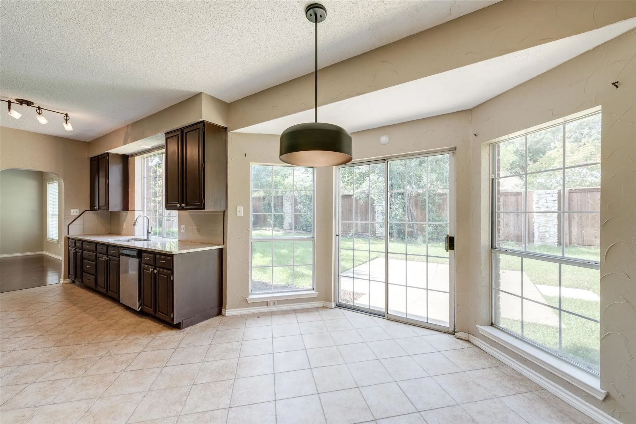 Single Family Residence For Rent in Tarrant County , 3322 Bridlewood Drive, Grapevine, Texas 76051, 4 Bedroom, 3 Bathroom, 2 Garage spaces, 2,793 Sqft, built in 1988, mls#21407892, Real Estate Agent in Grapevine, Homes For Rent in Tarrant county, Homes For Rent in Grapevine, Realtor in Grapevine Texas, Real Estate Brokerage Independent Realty Texas, Luminita Cordes Realtor