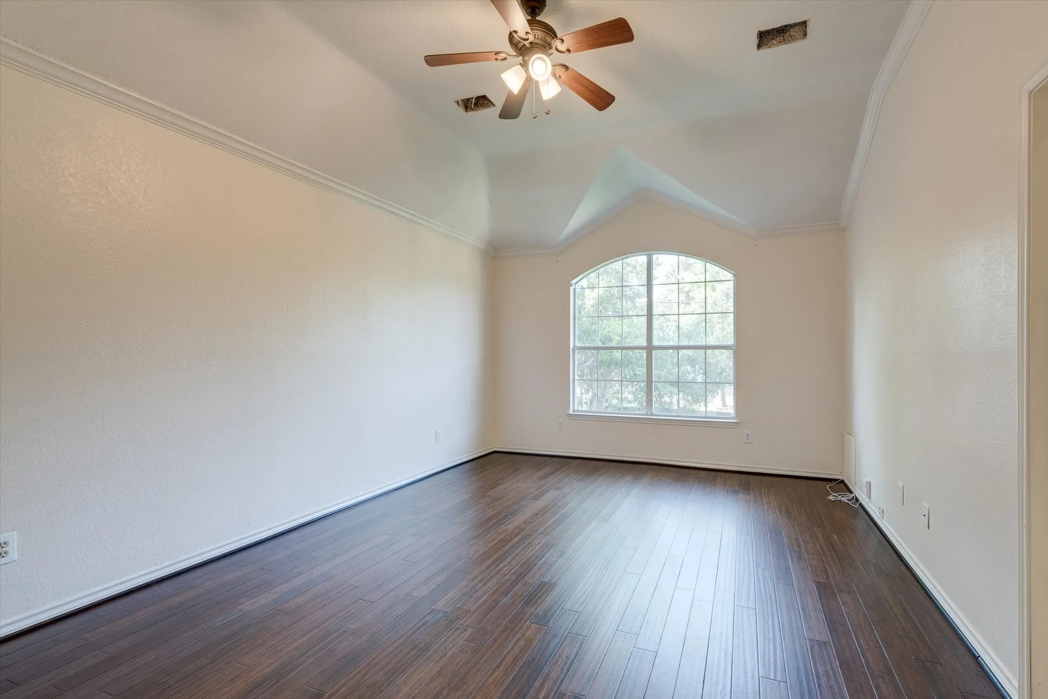Single Family Residence For Rent in Tarrant County , 3322 Bridlewood Drive, Grapevine, Texas 76051, 4 Bedroom, 3 Bathroom, 2 Garage spaces, 2,793 Sqft, built in 1988, mls#21407892, Real Estate Agent in Grapevine, Homes For Rent in Tarrant county, Homes For Rent in Grapevine, Realtor in Grapevine Texas, Real Estate Brokerage Independent Realty Texas, Luminita Cordes Realtor