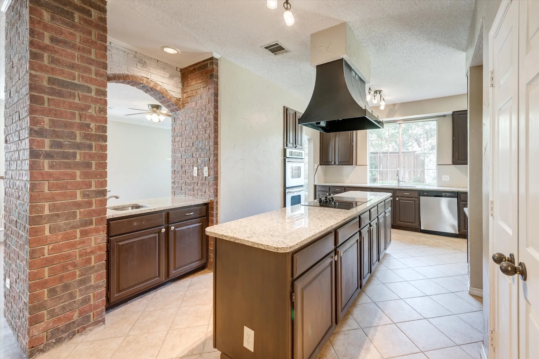 Single Family Residence For Rent in Tarrant County , 3322 Bridlewood Drive, Grapevine, Texas 76051, 4 Bedroom, 3 Bathroom, 2 Garage spaces, 2,793 Sqft, built in 1988, mls#21407892, Real Estate Agent in Grapevine, Homes For Rent in Tarrant county, Homes For Rent in Grapevine, Realtor in Grapevine Texas, Real Estate Brokerage Independent Realty Texas, Luminita Cordes Realtor