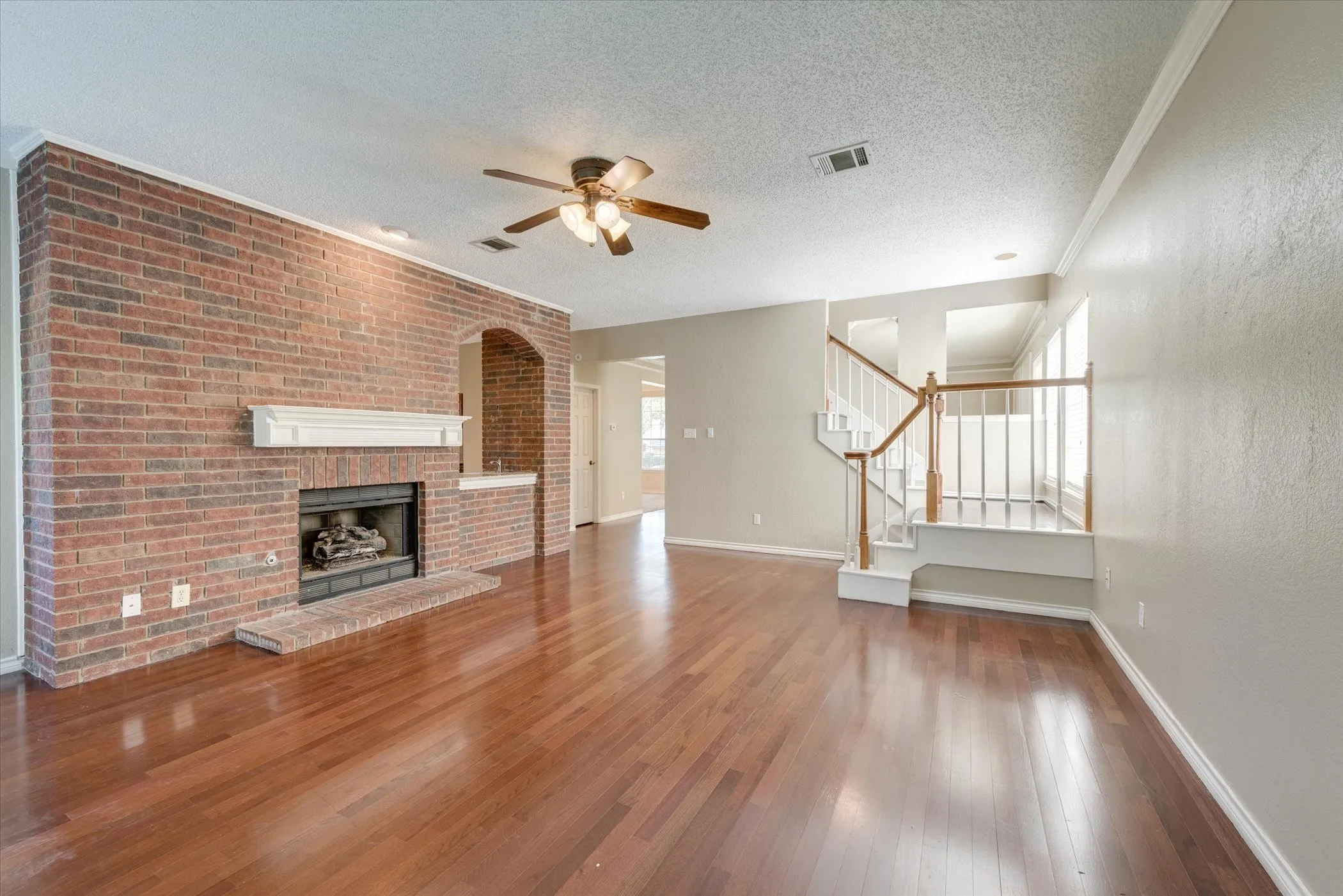 Single Family Residence For Rent in Tarrant County , 3322 Bridlewood Drive, Grapevine, Texas 76051, 4 Bedroom, 3 Bathroom, 2 Garage spaces, 2,793 Sqft, built in 1988, mls#21407892, Real Estate Agent in Grapevine, Homes For Rent in Tarrant county, Homes For Rent in Grapevine, Realtor in Grapevine Texas, Real Estate Brokerage Independent Realty Texas, Luminita Cordes Realtor
