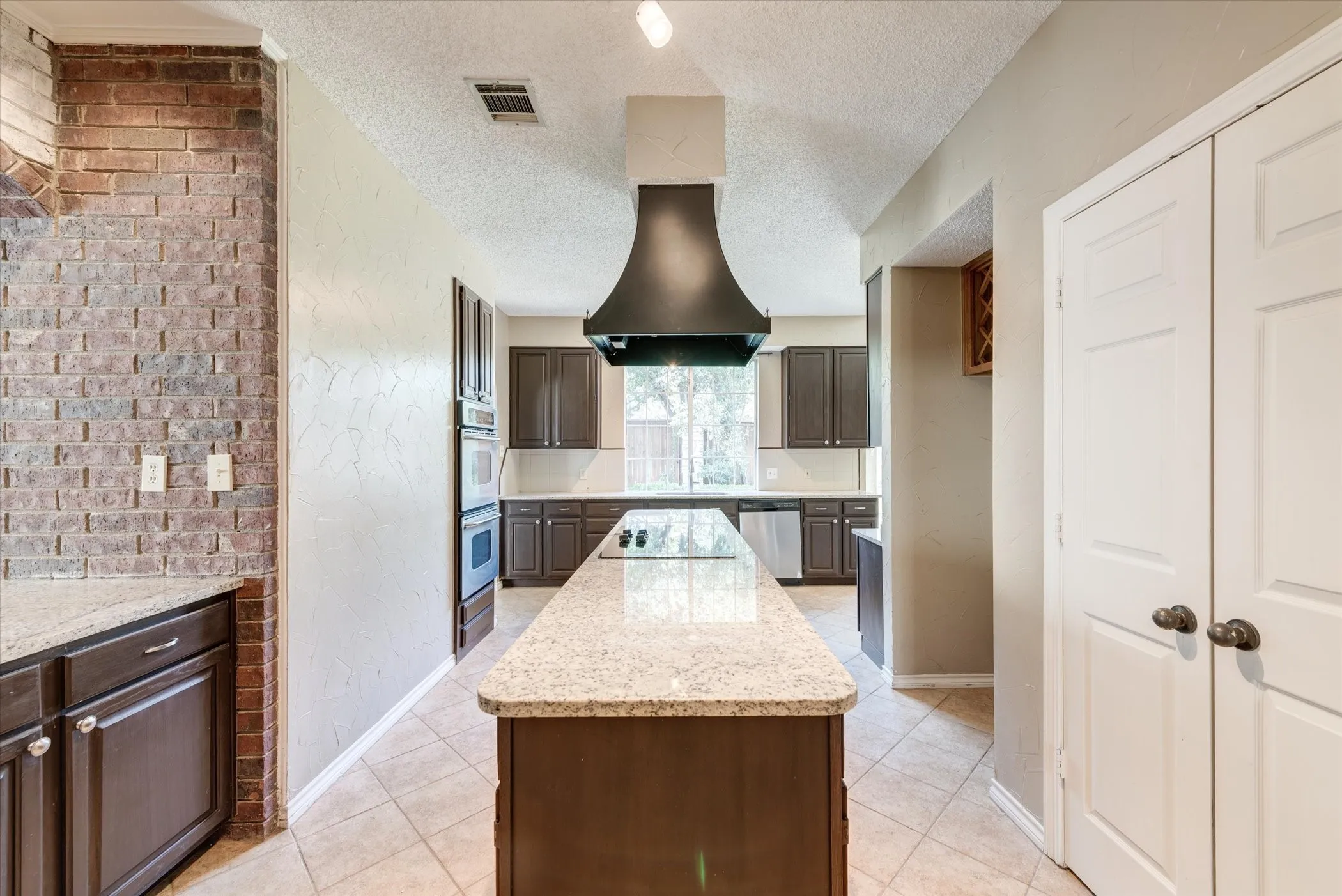 Single Family Residence For Rent in Tarrant County , 3322 Bridlewood Drive, Grapevine, Texas 76051, 4 Bedroom, 3 Bathroom, 2 Garage spaces, 2,793 Sqft, built in 1988, mls#21407892, Real Estate Agent in Grapevine, Homes For Rent in Tarrant county, Homes For Rent in Grapevine, Realtor in Grapevine Texas, Real Estate Brokerage Independent Realty Texas, Luminita Cordes Realtor