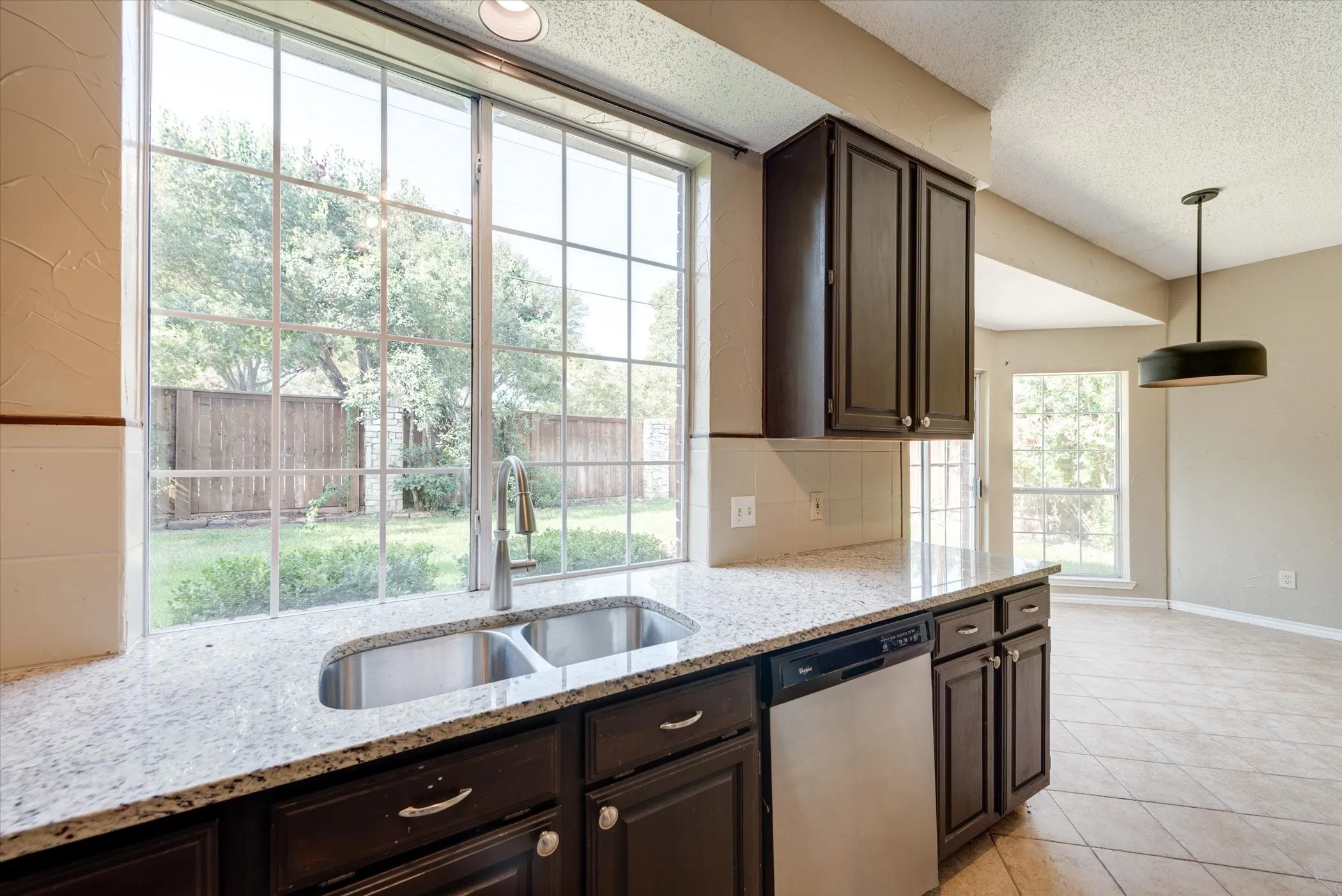 Single Family Residence For Rent in Tarrant County , 3322 Bridlewood Drive, Grapevine, Texas 76051, 4 Bedroom, 3 Bathroom, 2 Garage spaces, 2,793 Sqft, built in 1988, mls#21407892, Real Estate Agent in Grapevine, Homes For Rent in Tarrant county, Homes For Rent in Grapevine, Realtor in Grapevine Texas, Real Estate Brokerage Independent Realty Texas, Luminita Cordes Realtor