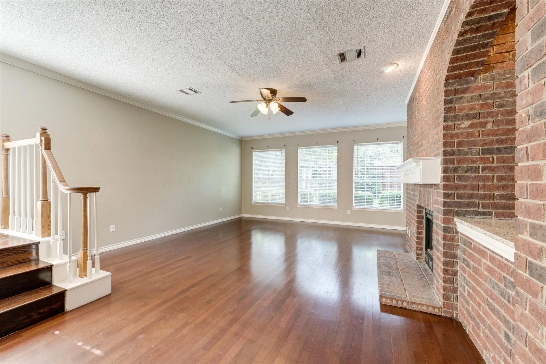Single Family Residence For Rent in Tarrant County , 3322 Bridlewood Drive, Grapevine, Texas 76051, 4 Bedroom, 3 Bathroom, 2 Garage spaces, 2,793 Sqft, built in 1988, mls#21407892, Real Estate Agent in Grapevine, Homes For Rent in Tarrant county, Homes For Rent in Grapevine, Realtor in Grapevine Texas, Real Estate Brokerage Independent Realty Texas, Luminita Cordes Realtor