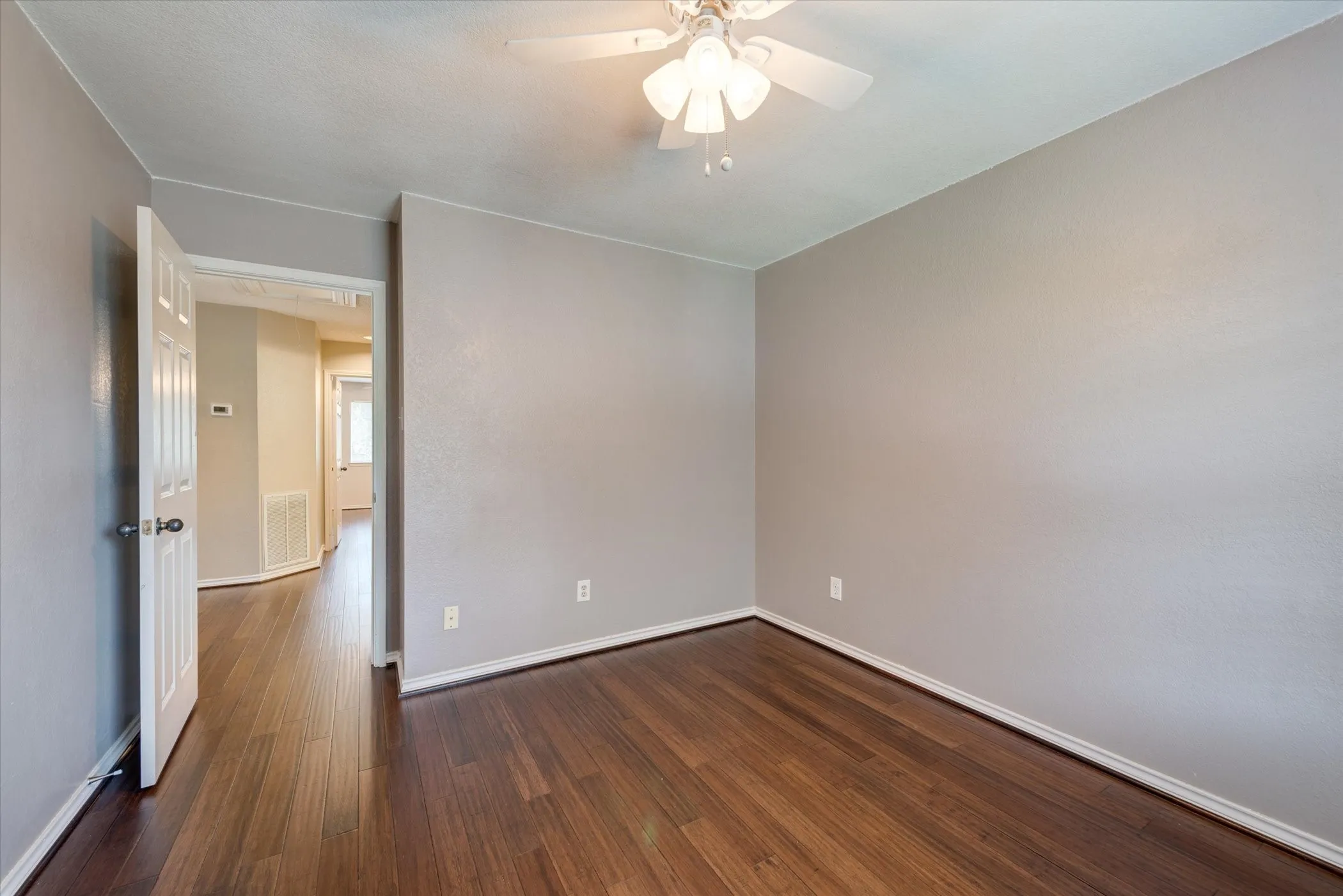 Single Family Residence For Rent in Tarrant County , 3322 Bridlewood Drive, Grapevine, Texas 76051, 4 Bedroom, 3 Bathroom, 2 Garage spaces, 2,793 Sqft, built in 1988, mls#21407892, Real Estate Agent in Grapevine, Homes For Rent in Tarrant county, Homes For Rent in Grapevine, Realtor in Grapevine Texas, Real Estate Brokerage Independent Realty Texas, Luminita Cordes Realtor