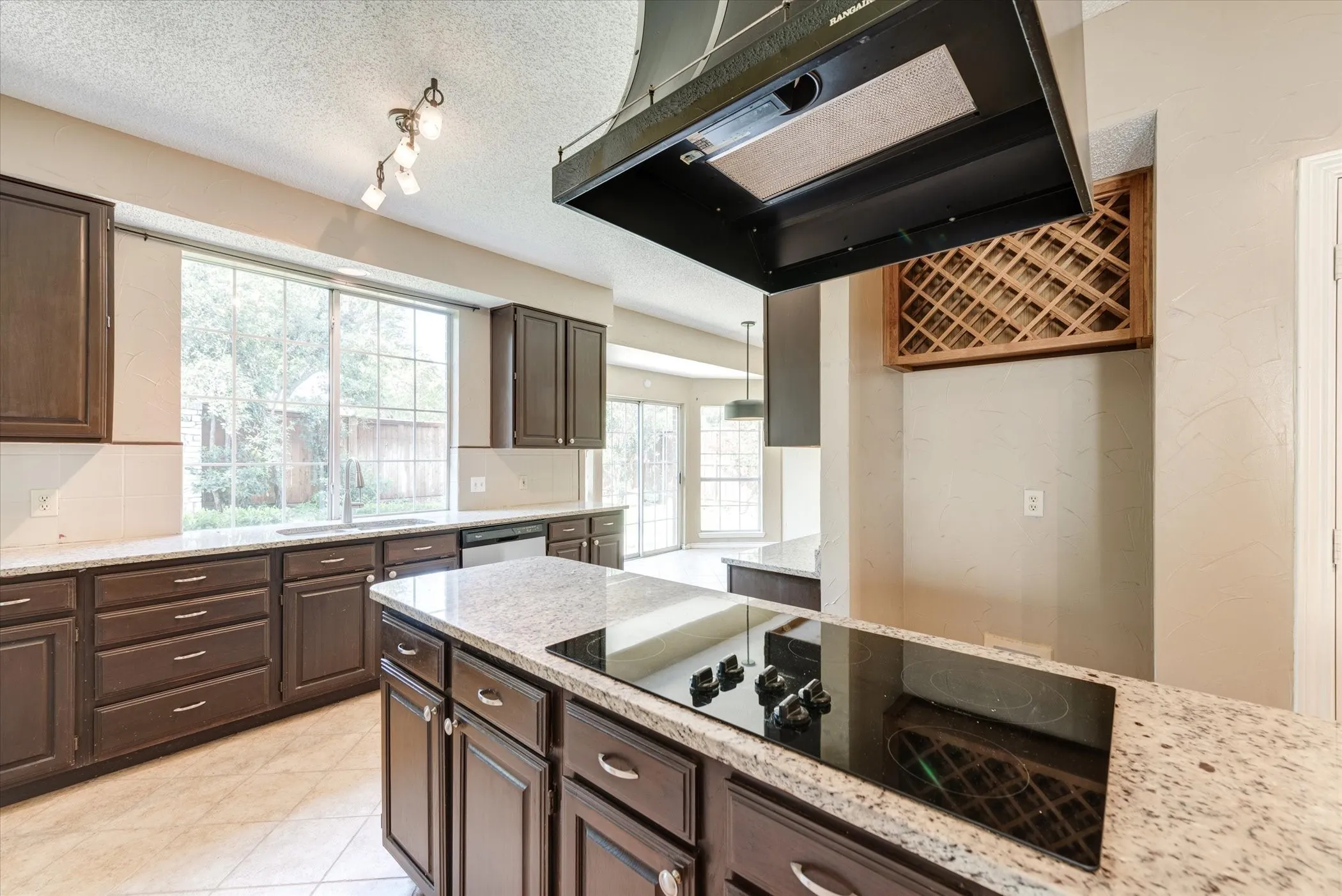 Single Family Residence For Rent in Tarrant County , 3322 Bridlewood Drive, Grapevine, Texas 76051, 4 Bedroom, 3 Bathroom, 2 Garage spaces, 2,793 Sqft, built in 1988, mls#21407892, Real Estate Agent in Grapevine, Homes For Rent in Tarrant county, Homes For Rent in Grapevine, Realtor in Grapevine Texas, Real Estate Brokerage Independent Realty Texas, Luminita Cordes Realtor
