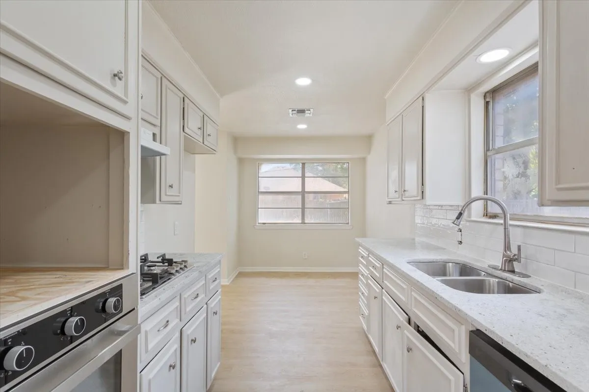 Single Family Residence For Sale in Mc Lennan County , 313 Carver Street, Waco, Texas 76704, 4 Bedroom, 3 Bathroom, 1 Garage spaces, 1,497 Sqft, built in 1967, mls#21409352, Real Estate Agent in Waco, Homes For Sale in Mc Lennan county, Homes For Sale in Waco, Realtor in Waco Texas, Real Estate Brokerage Independent Realty Texas, Luminita Cordes Realtor